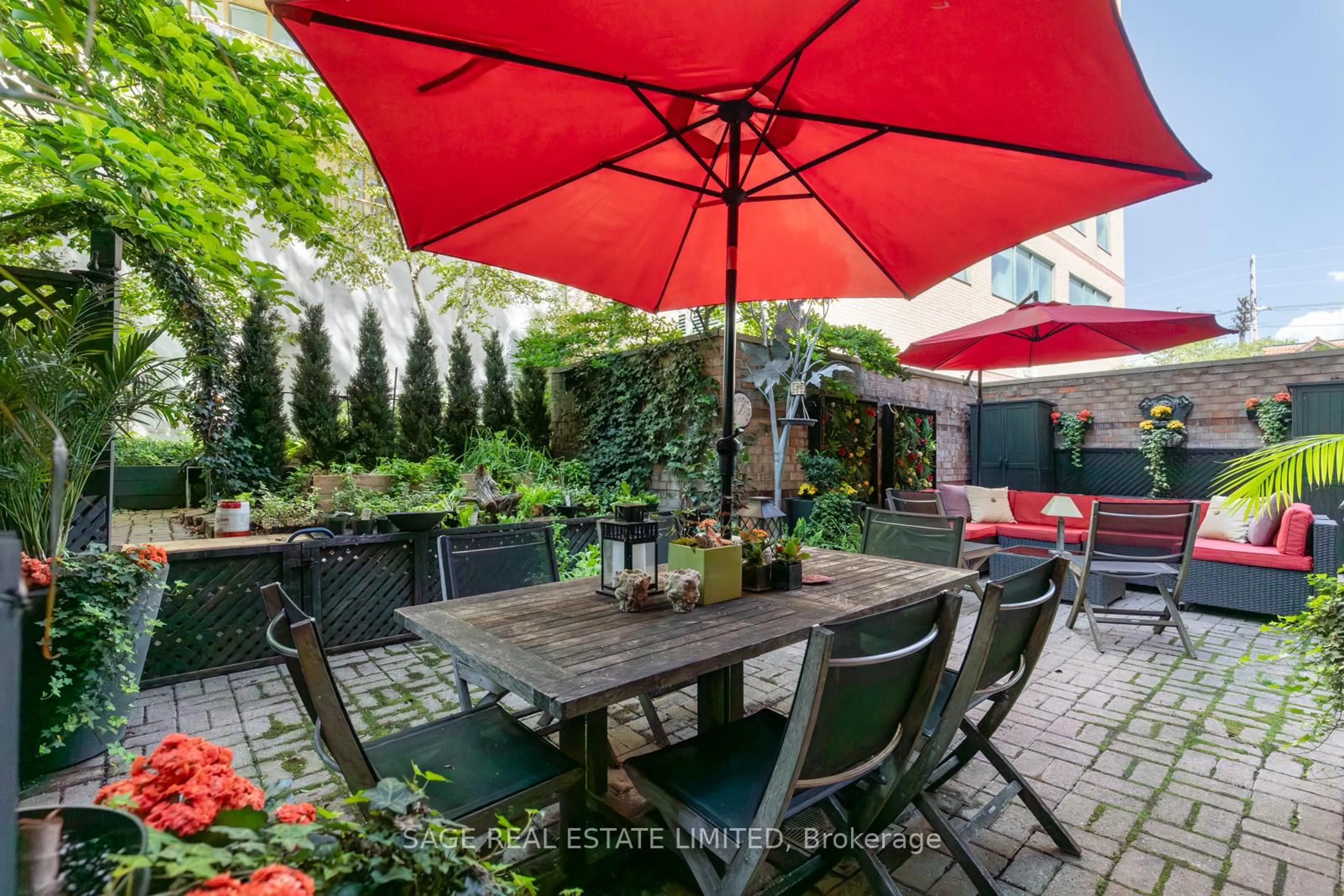 Patio, street for 225 Davenport Rd #101, Toronto Ontario M5R 3R2