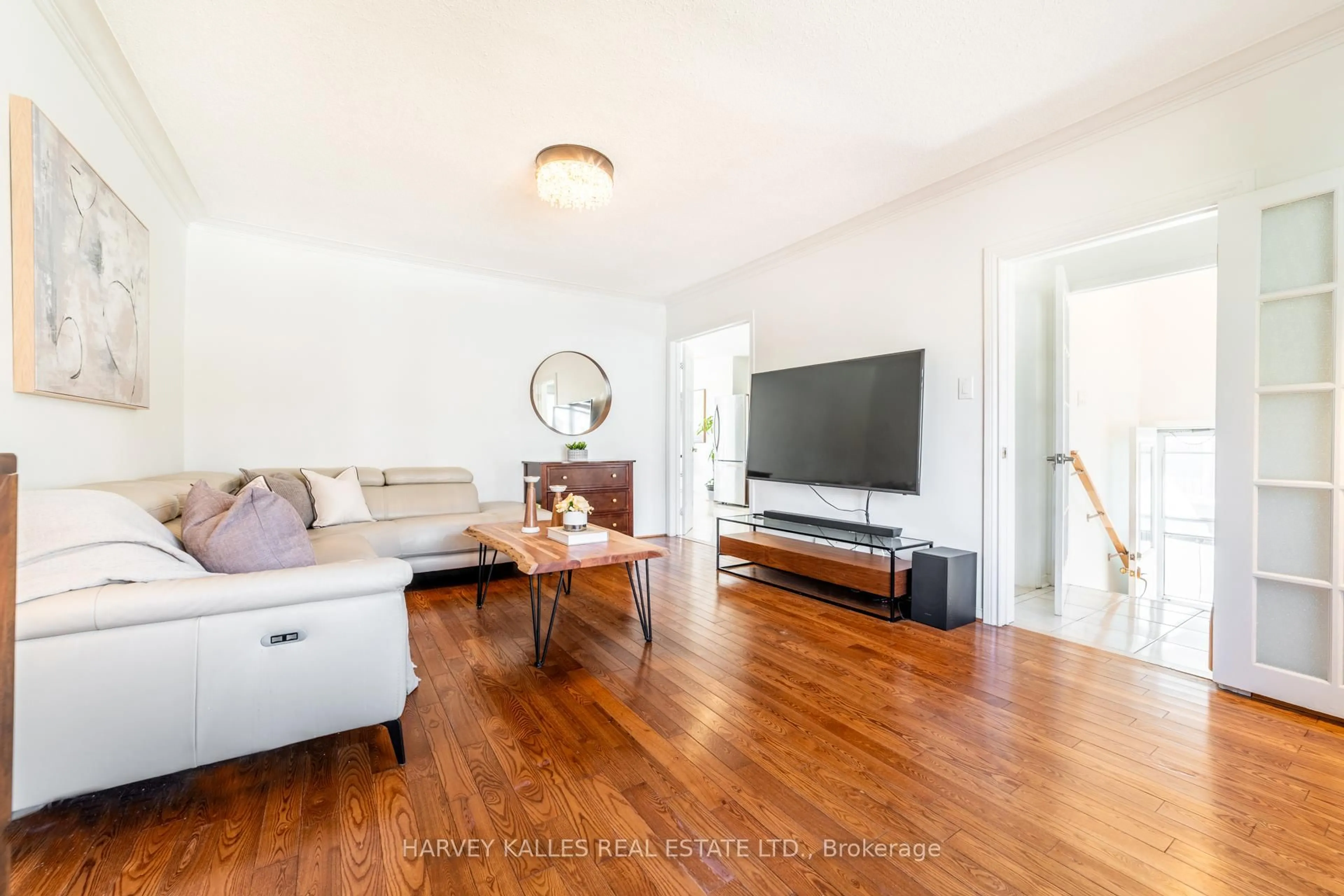 Living room with furniture, unknown for 139 Kingsdale Ave, Toronto Ontario M2N 3W8