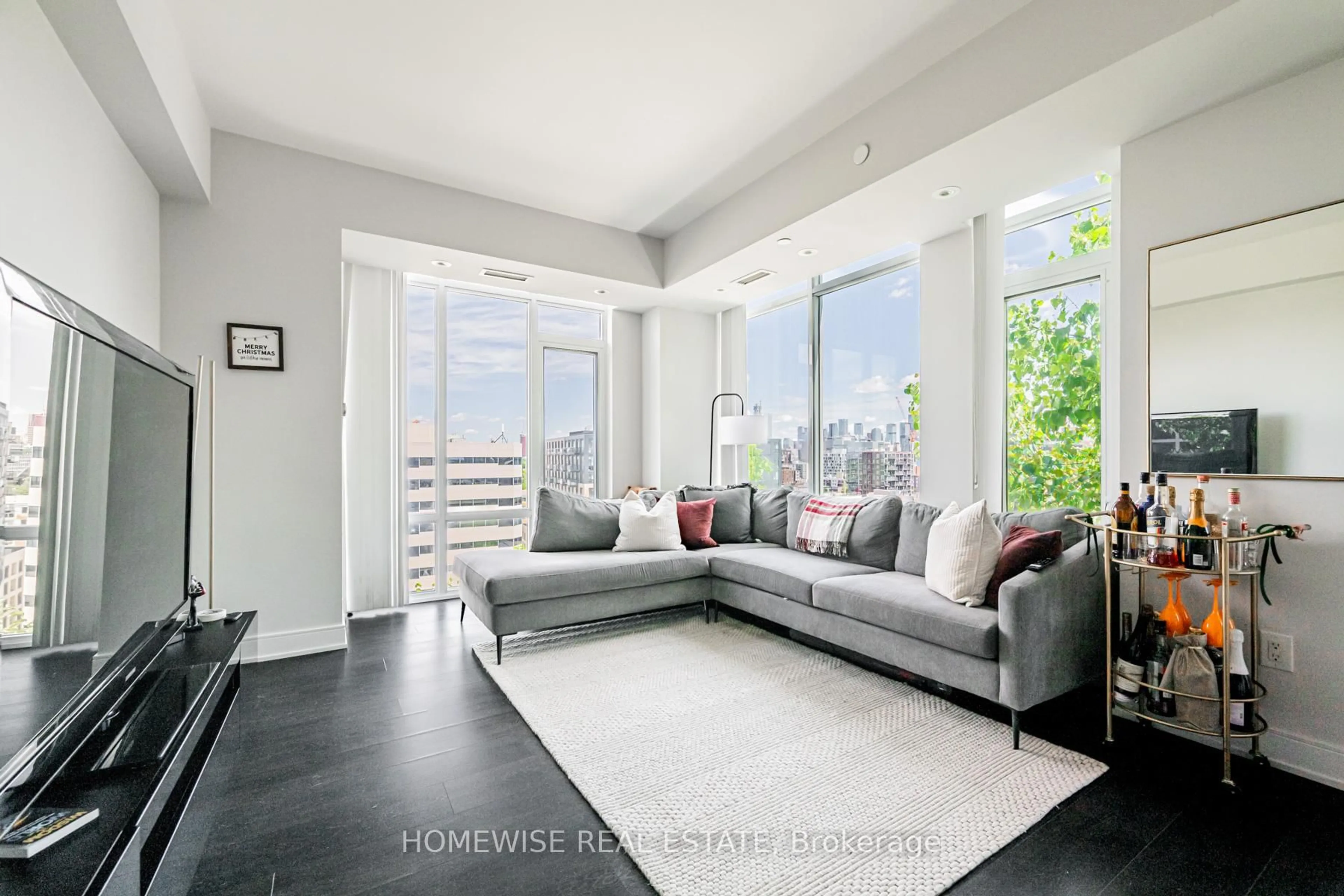 Living room with furniture, unknown for 525 Adelaide St #Lph12, Toronto Ontario M5V 1T6