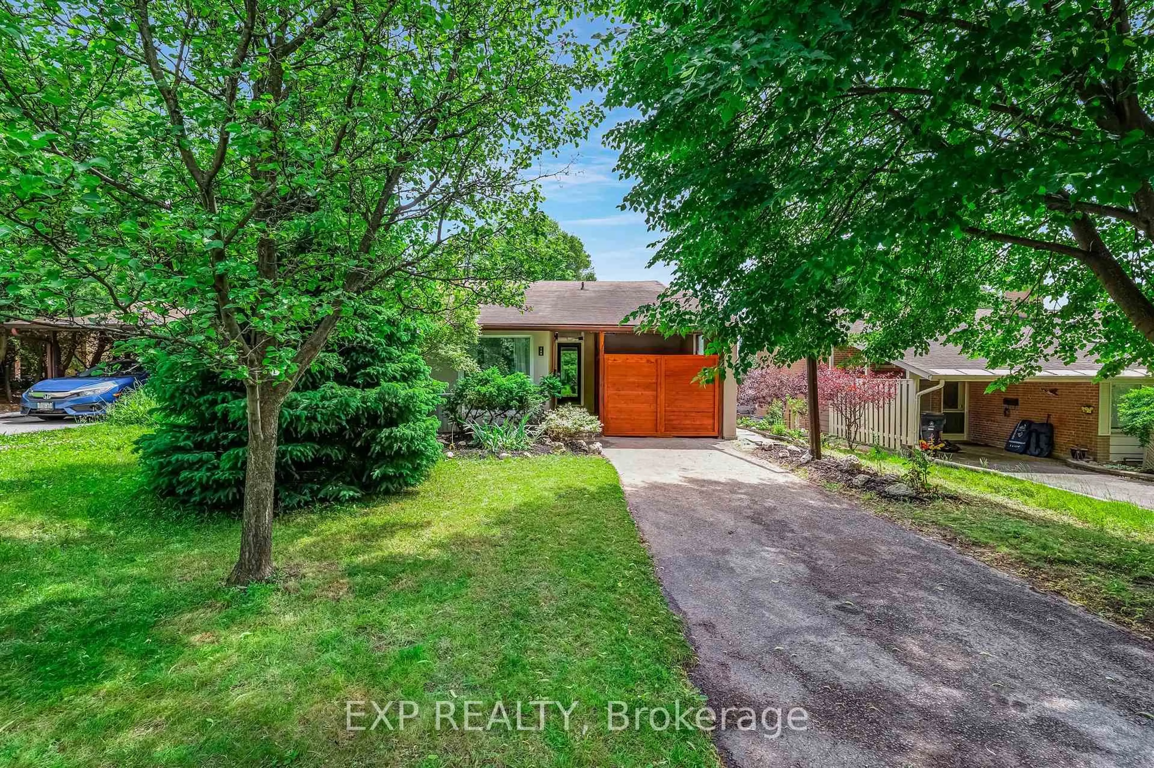A pic from outside/outdoor area/front of a property/back of a property/a pic from drone, street for 160 Cottonwood Dr, Toronto Ontario M3C 2B4