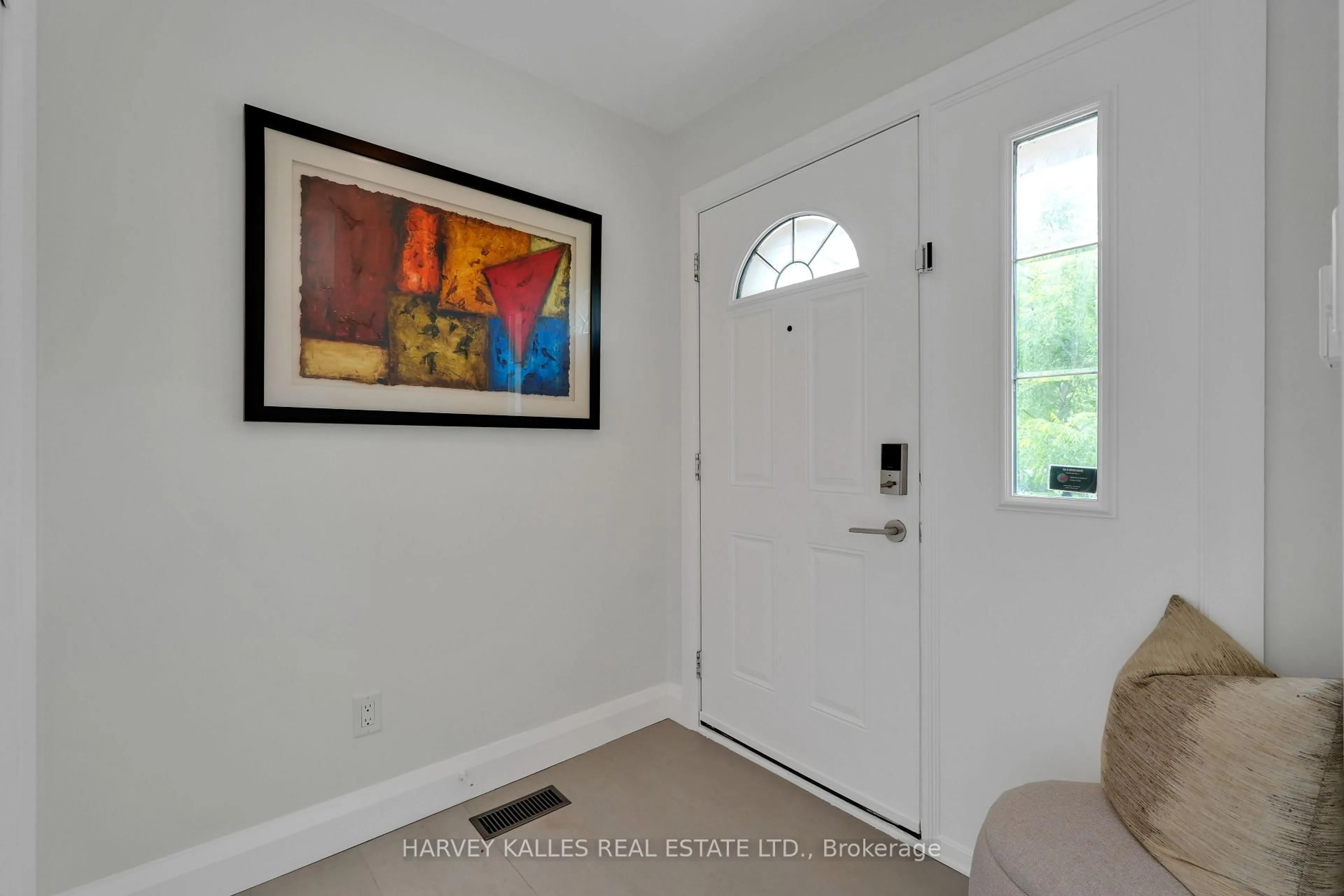 Indoor entryway for 223 Glenforest Rd, Toronto Ontario M4N 2A3