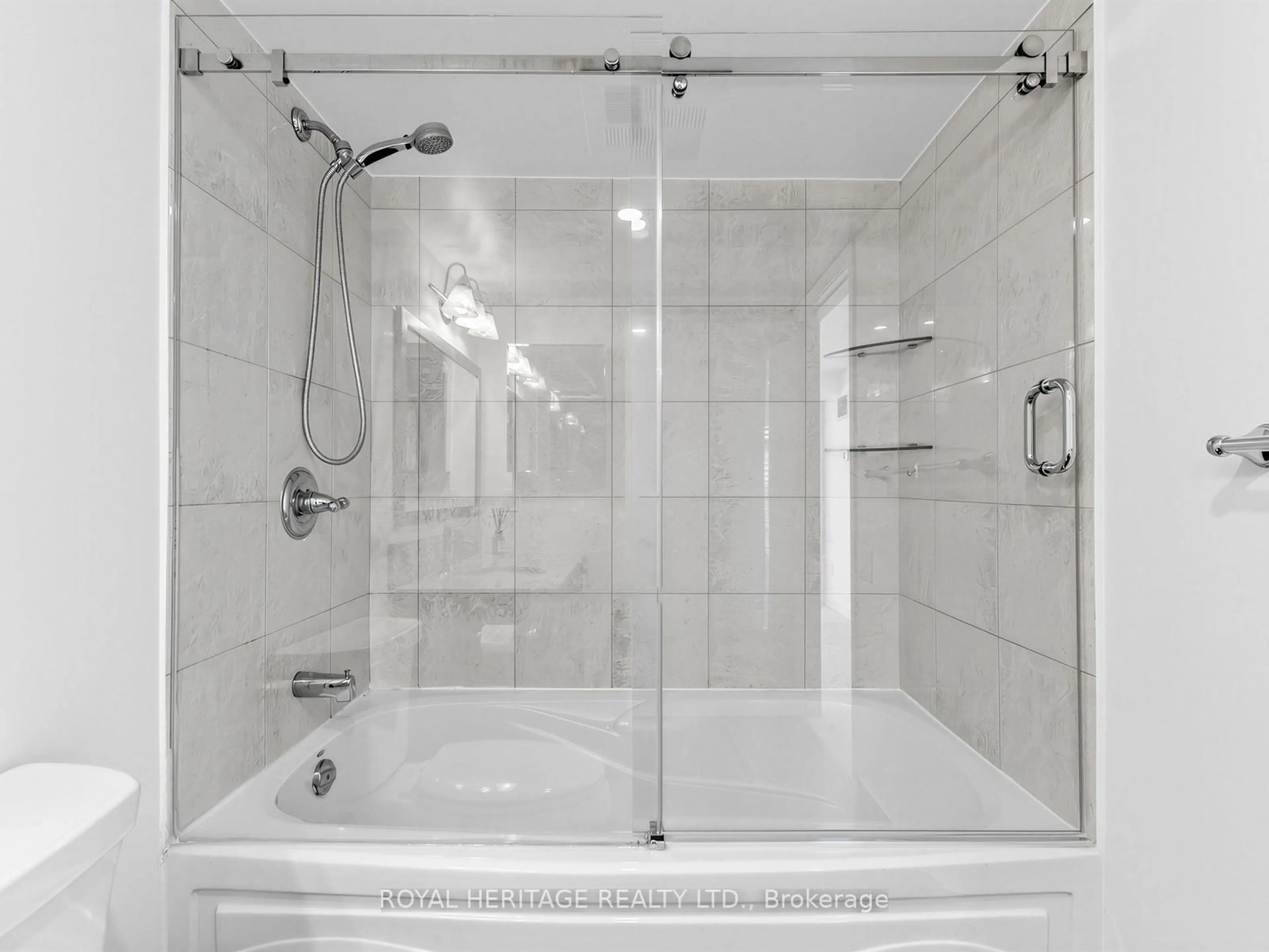 Contemporary bathroom, ceramic/tile floor for 2181 Yonge St #2305, Toronto Ontario M4S 3H7