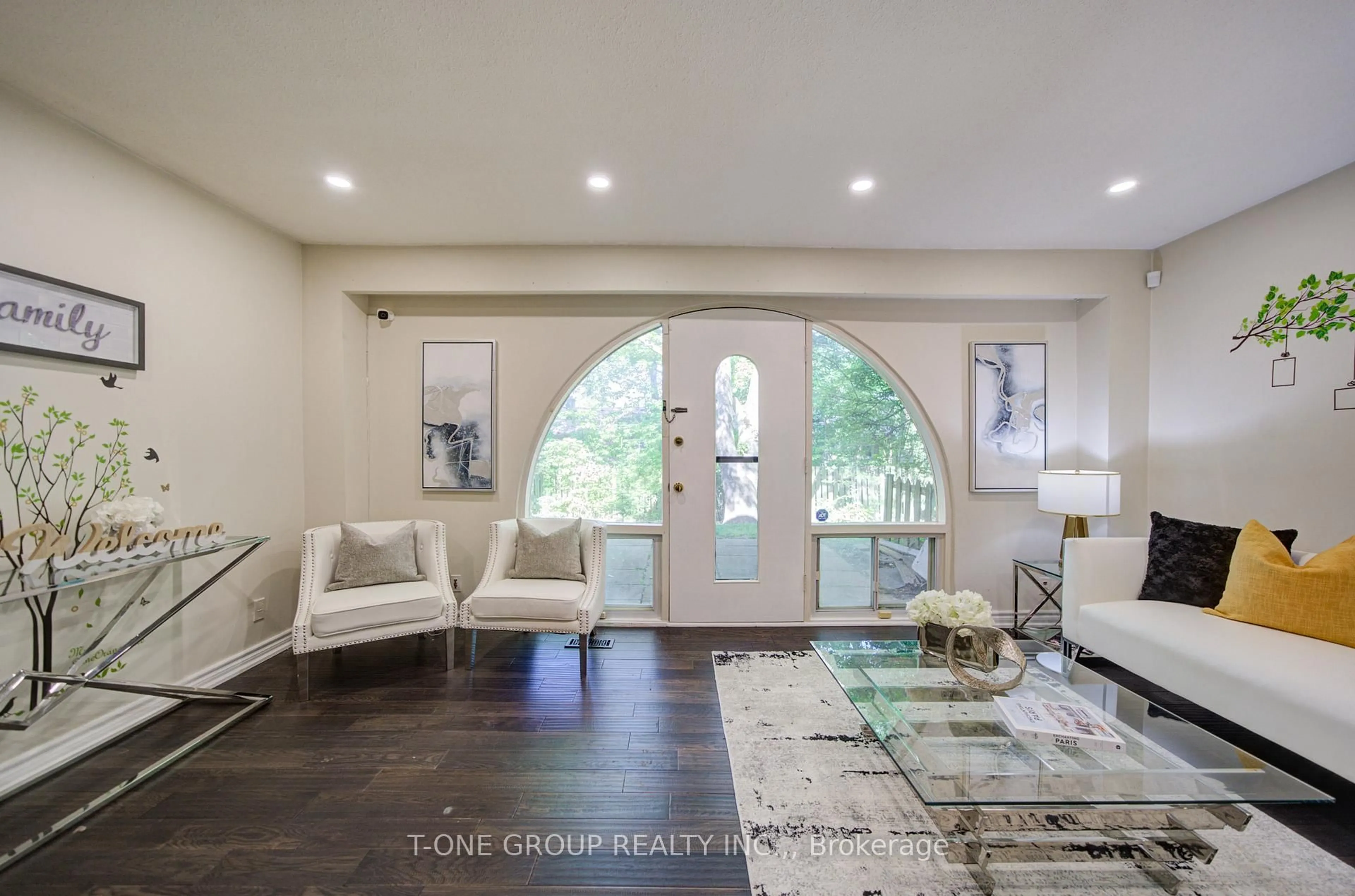Indoor entryway for 6 Esterbrooke Ave #94, Toronto Ontario M2J 2C2