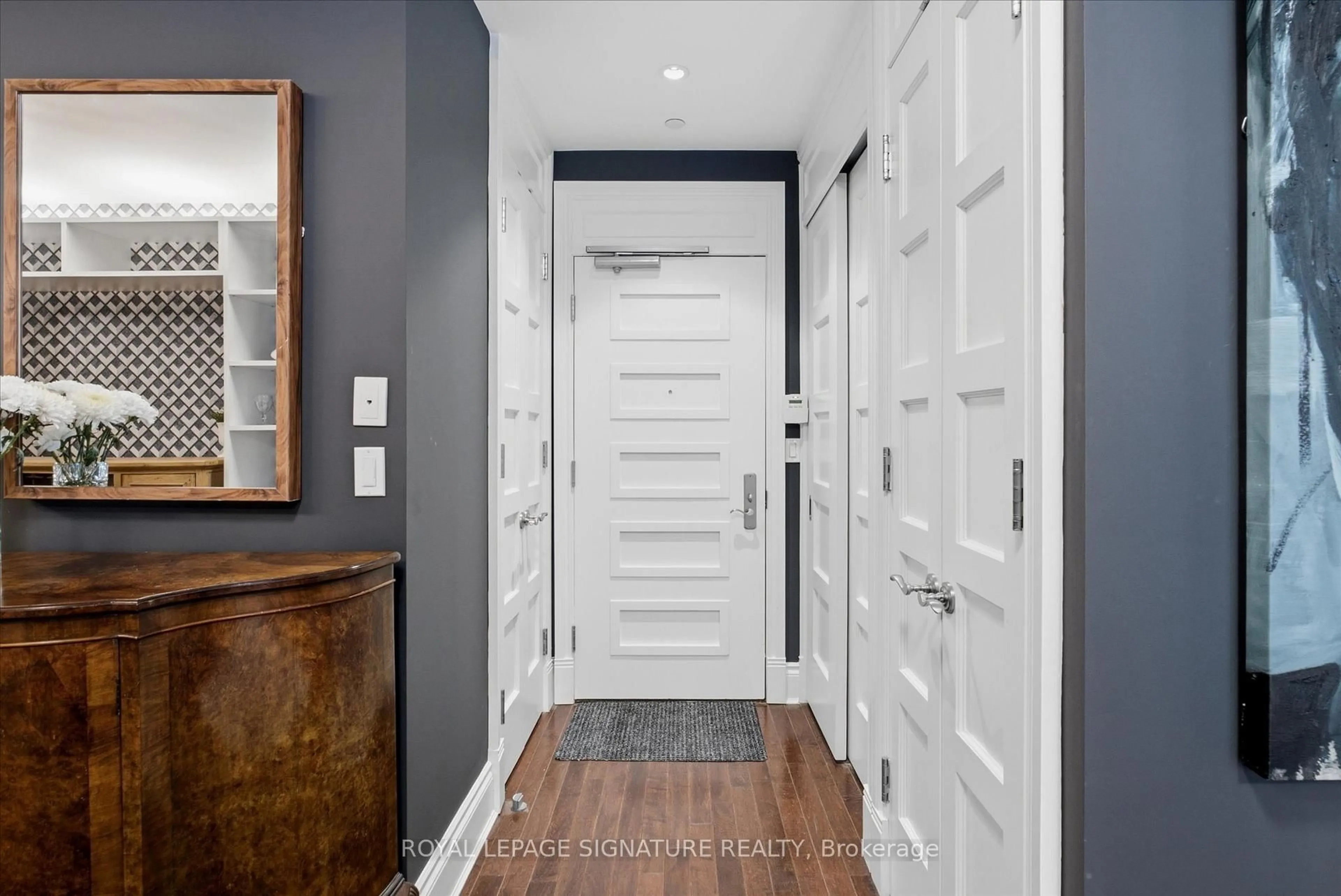 Indoor entryway for 22 Leader Lane #515, Toronto Ontario M5E 0B2