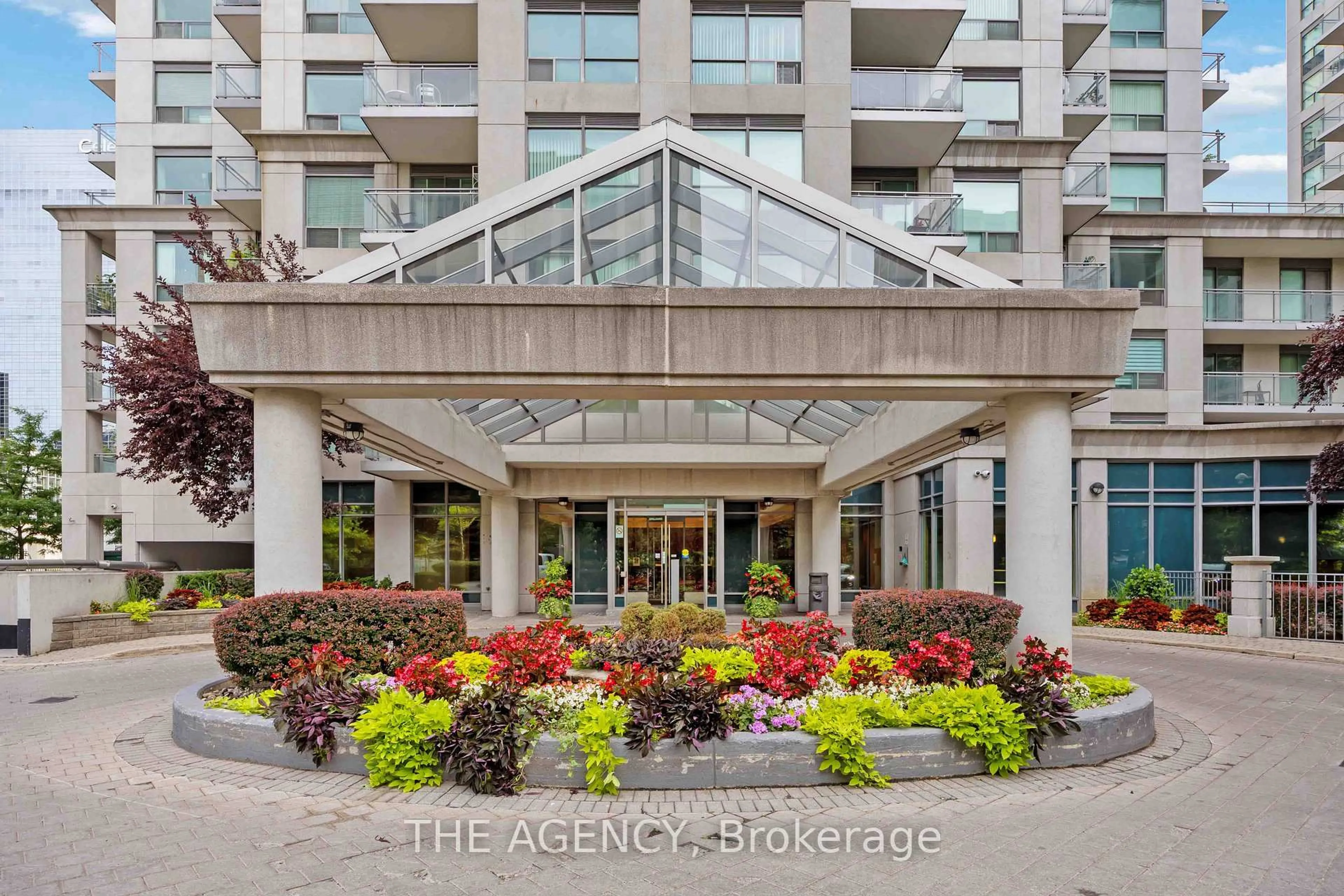 Indoor foyer for 21 Hillcrest Ave #3001, Toronto Ontario M2N 7K2