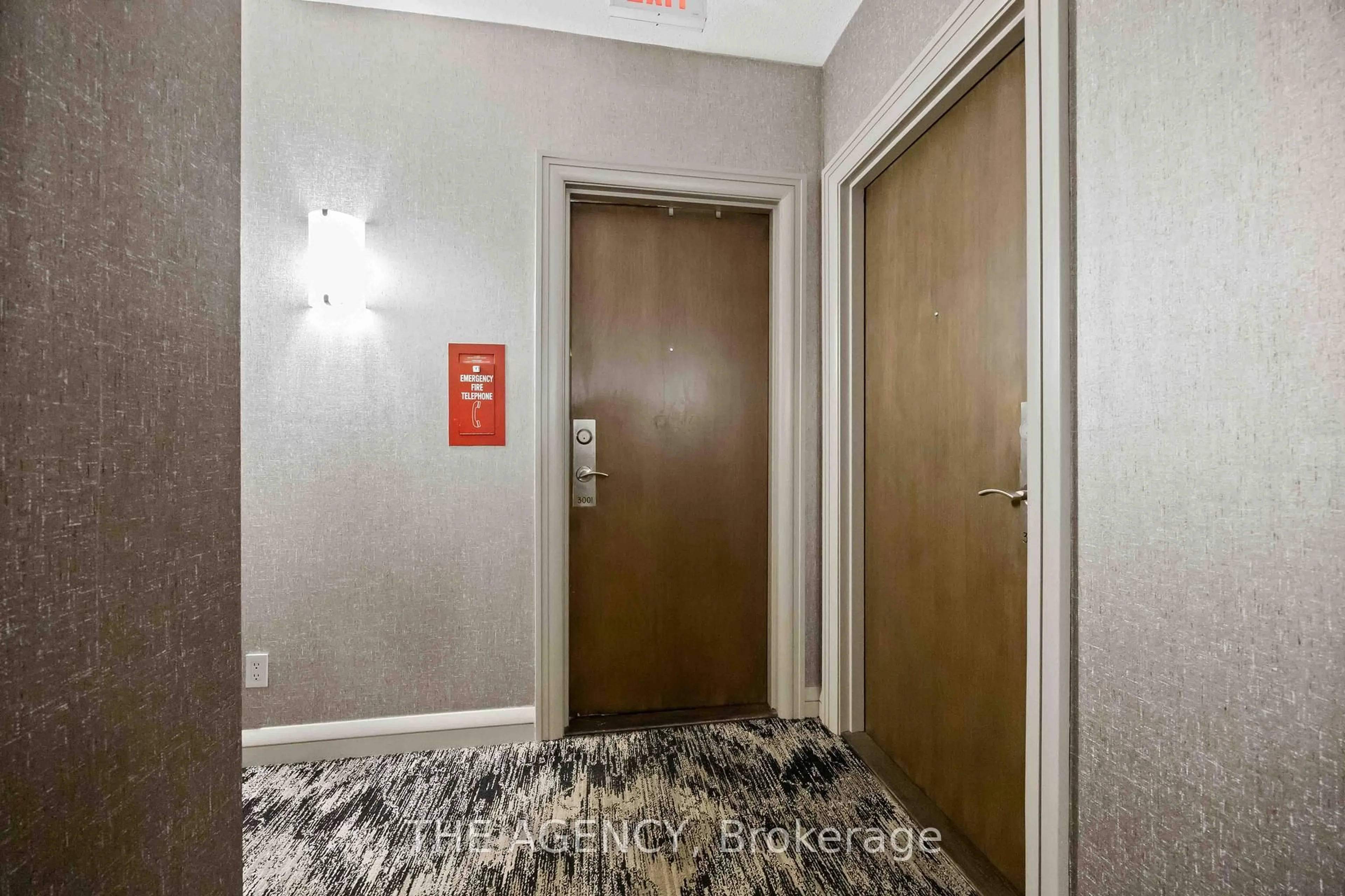 Indoor foyer for 21 Hillcrest Ave #3001, Toronto Ontario M2N 7K2
