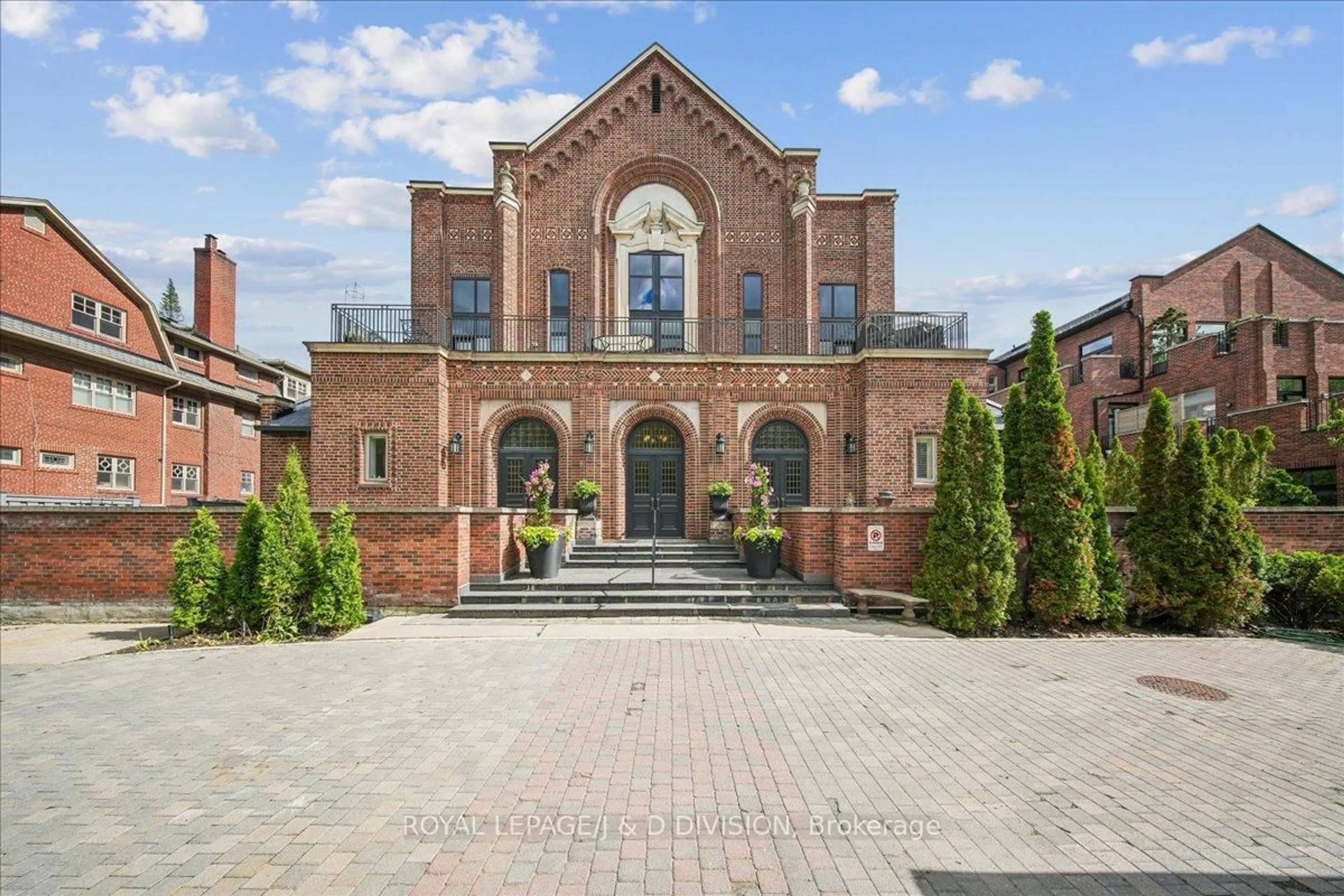 Home with brick exterior material, building for 65 Sheldrake Blvd #112, Toronto Ontario M4P 2B1