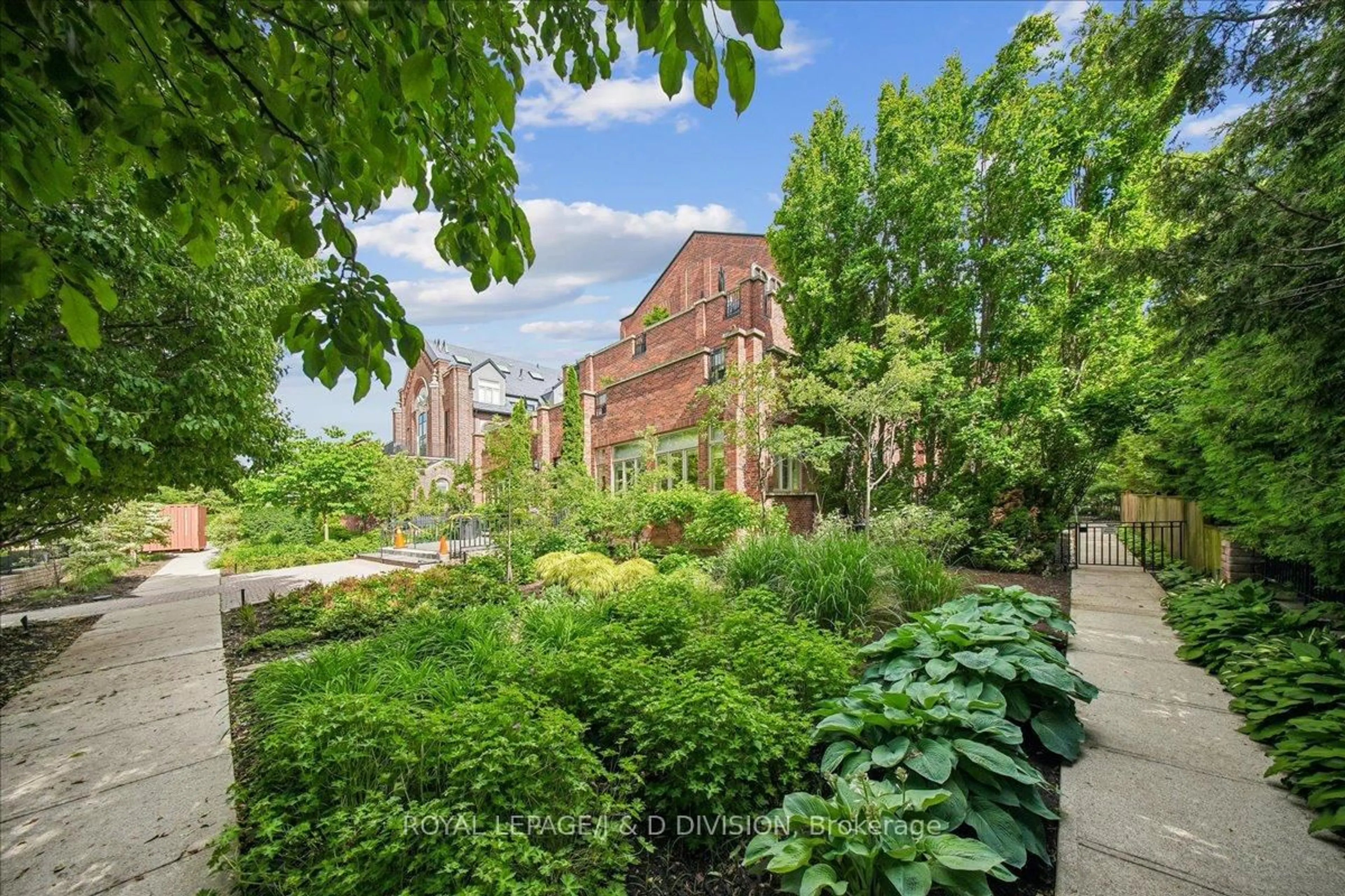 Patio, street for 65 Sheldrake Blvd #112, Toronto Ontario M4P 2B1