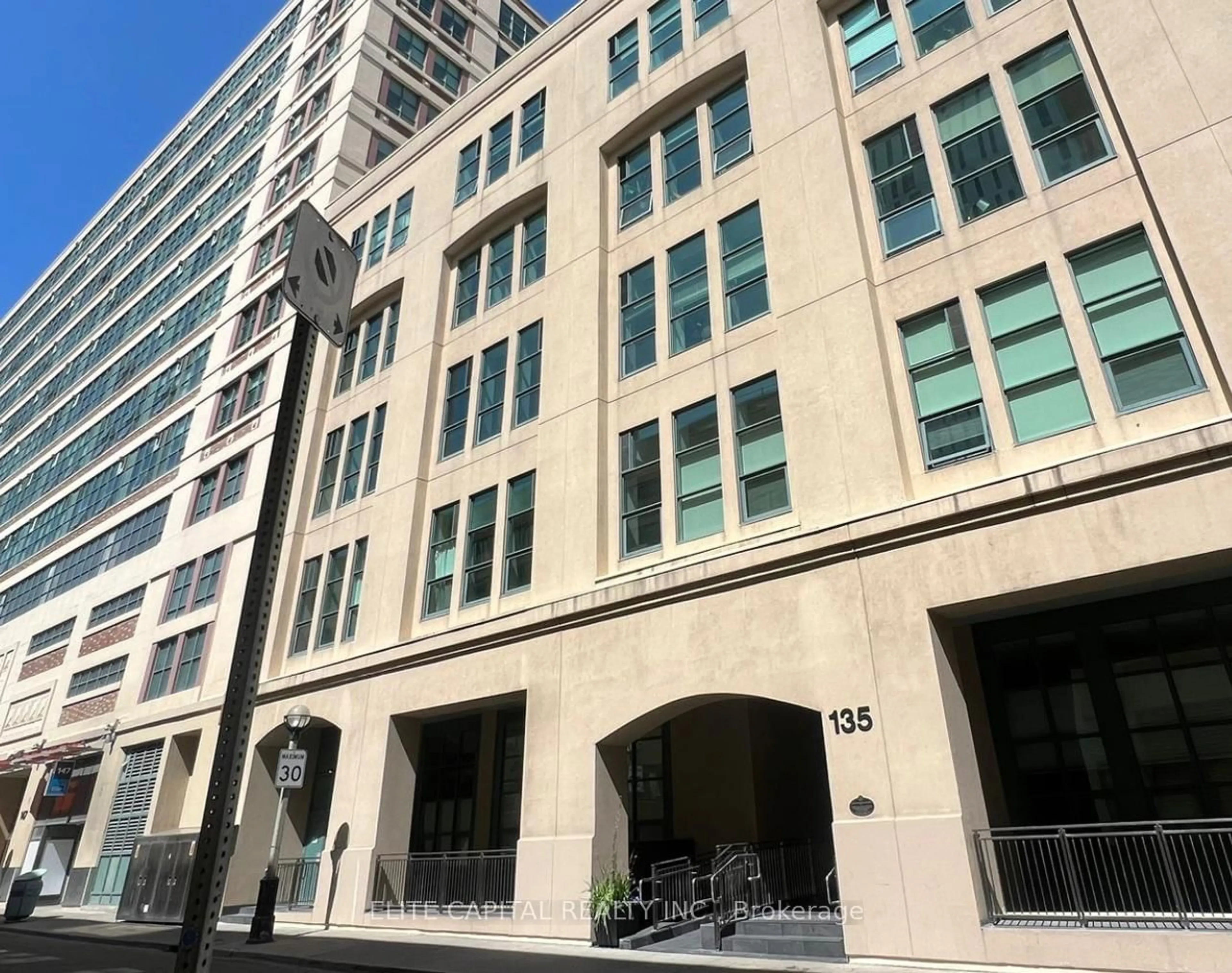 Unknown for 135 Dalhousie St #B02, Toronto Ontario M5B 2S1