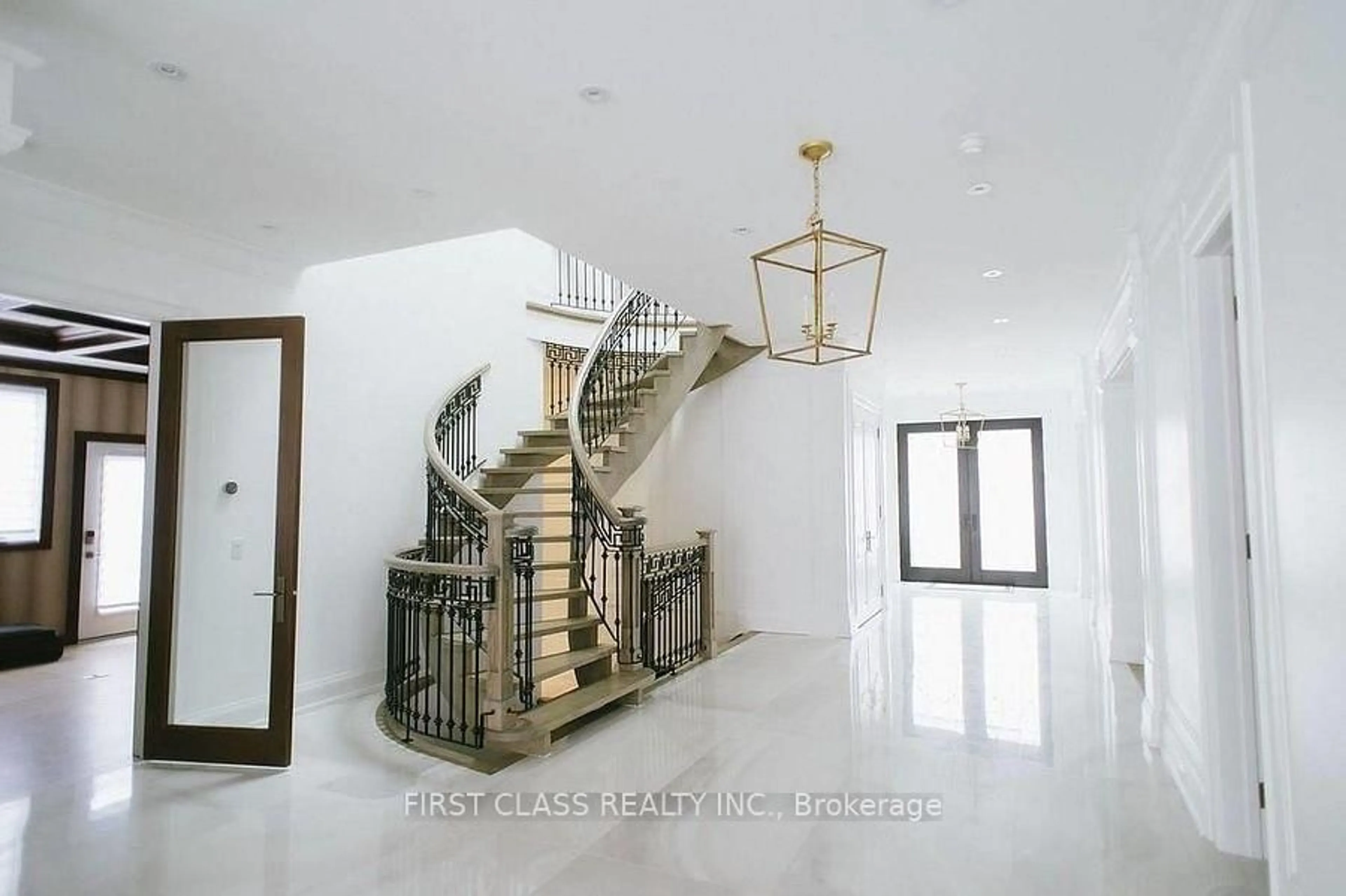 Indoor foyer for 29 Citation Dr, Toronto Ontario M2K 1S5