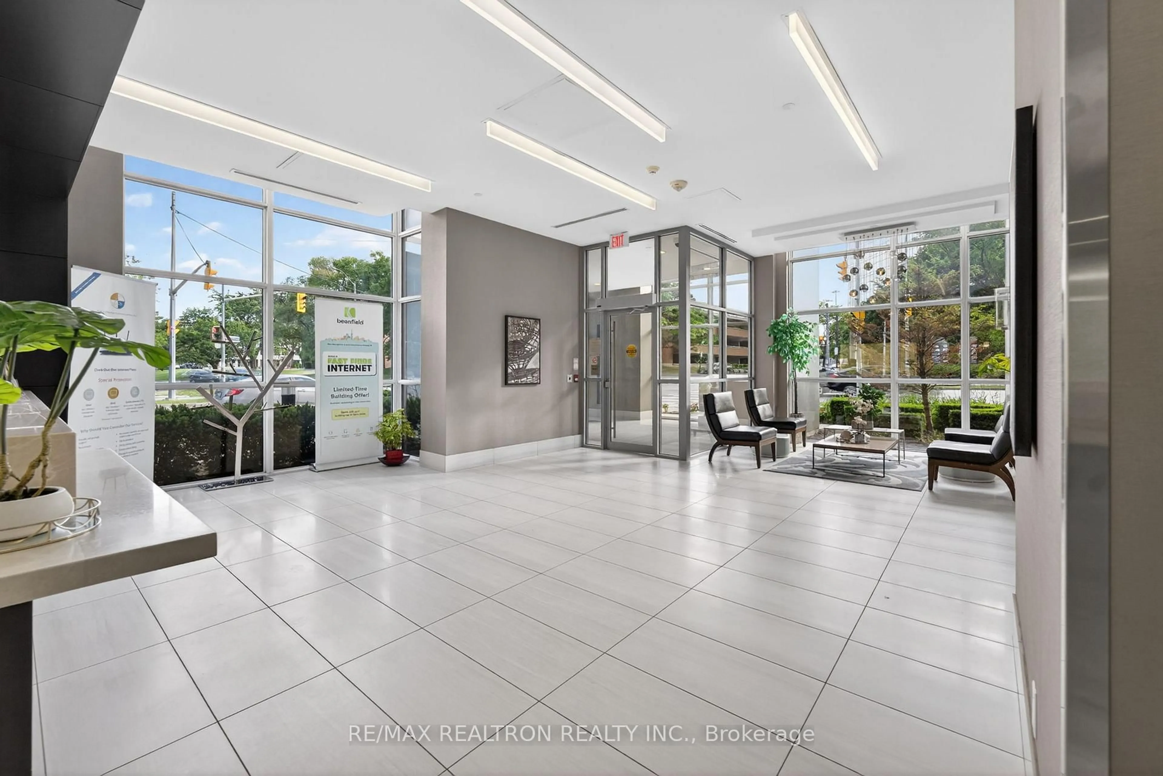 Indoor foyer for 275 Yorkland Rd #209, Toronto Ontario M2J 0B3