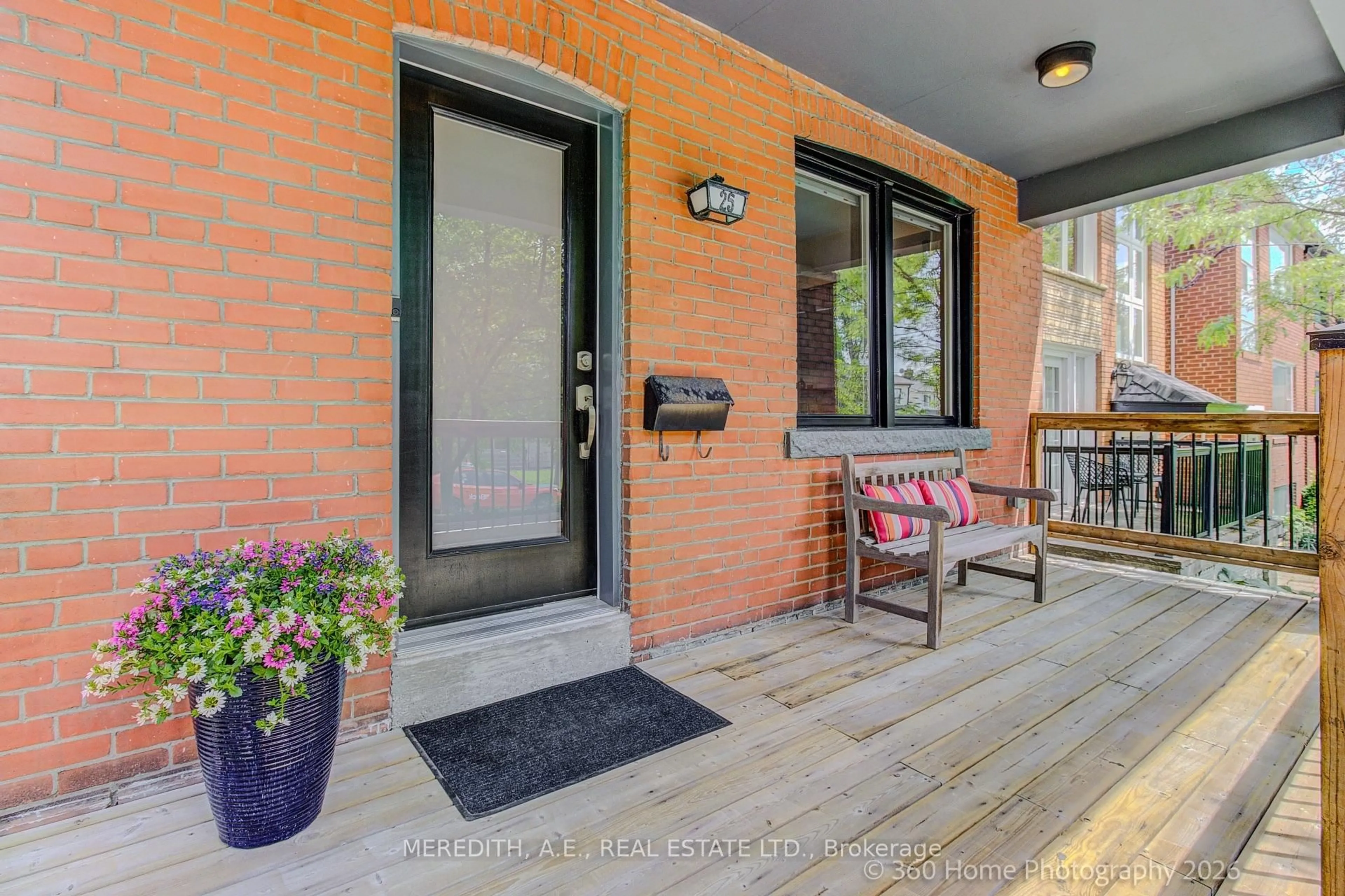 Indoor entryway for 25 Kenwood Ave, Toronto Ontario M6C 2R8
