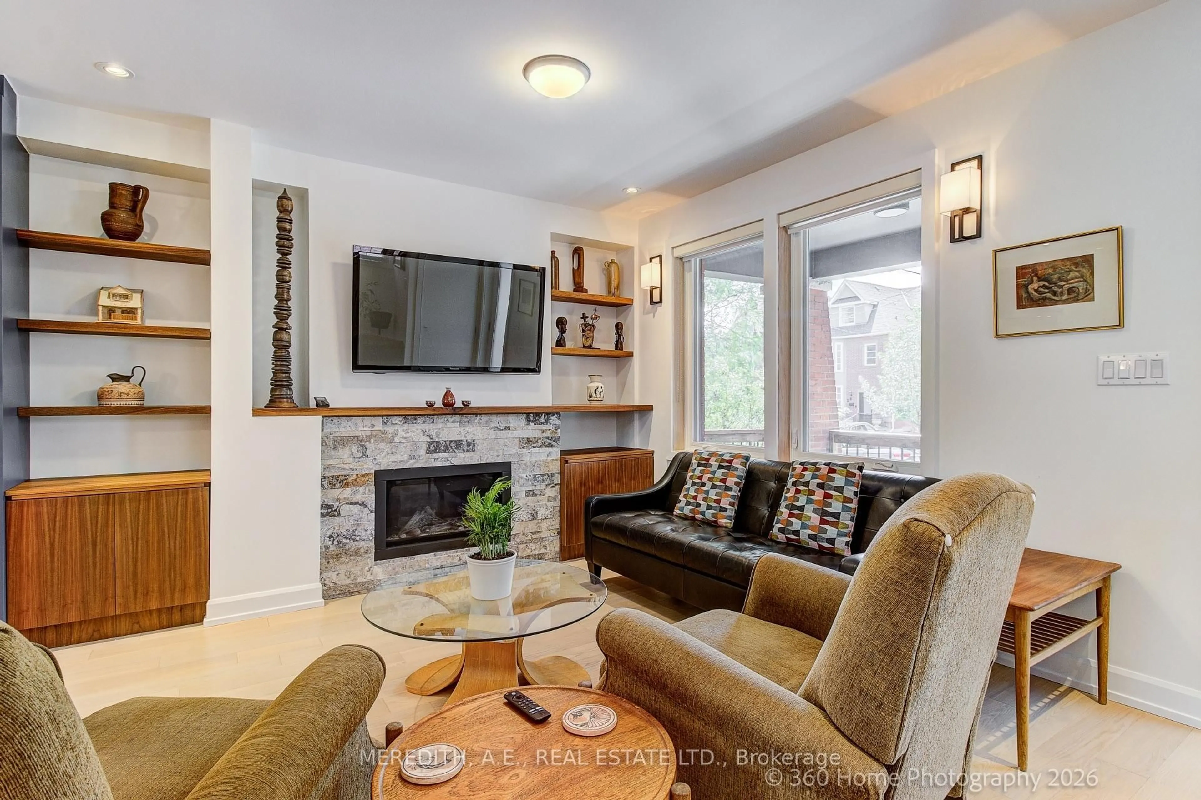 Living room with furniture, unknown for 25 Kenwood Ave, Toronto Ontario M6C 2R8