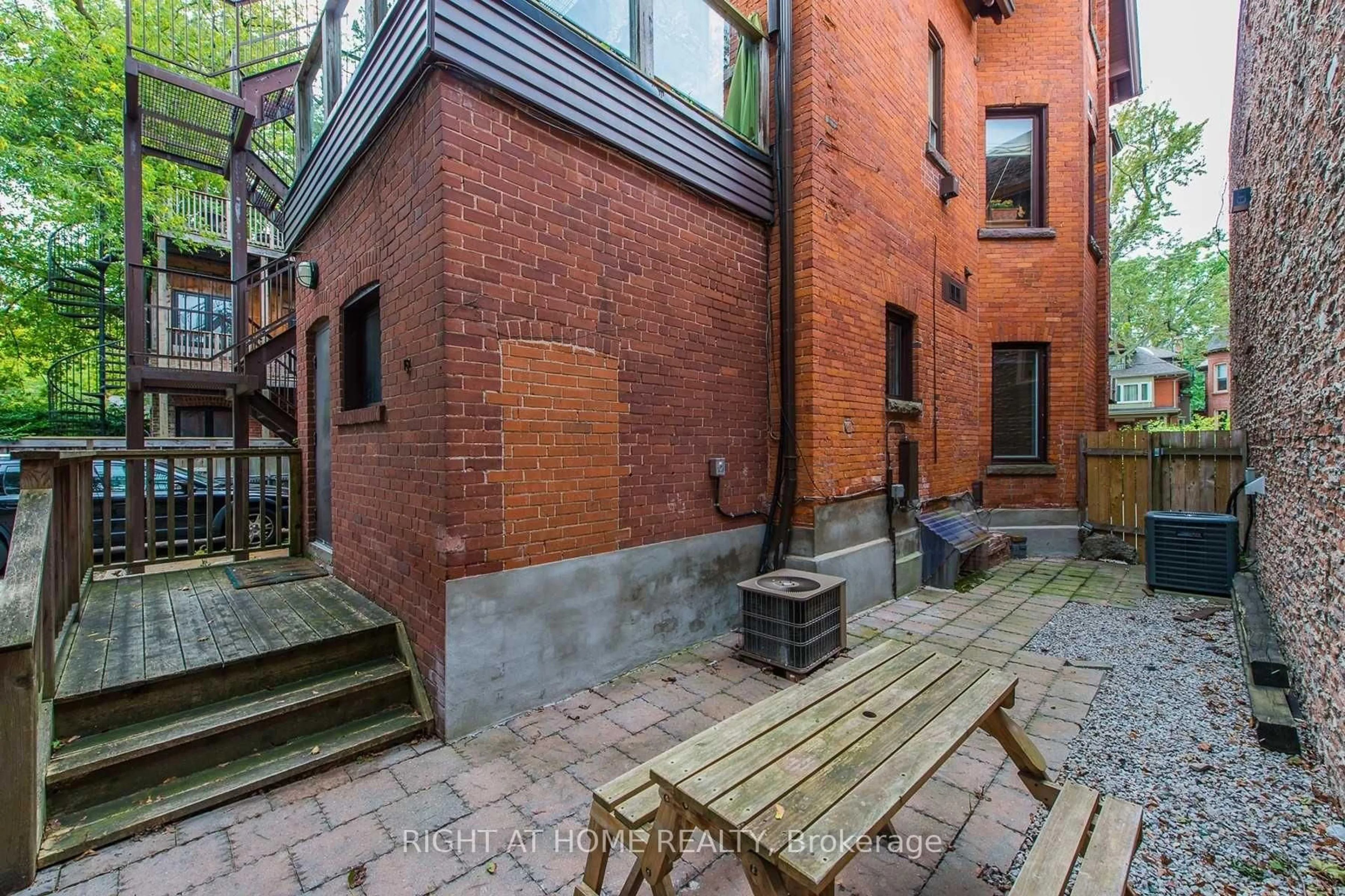 Patio, street for 173-175 Madison Ave, Toronto Ontario M5R 2S6