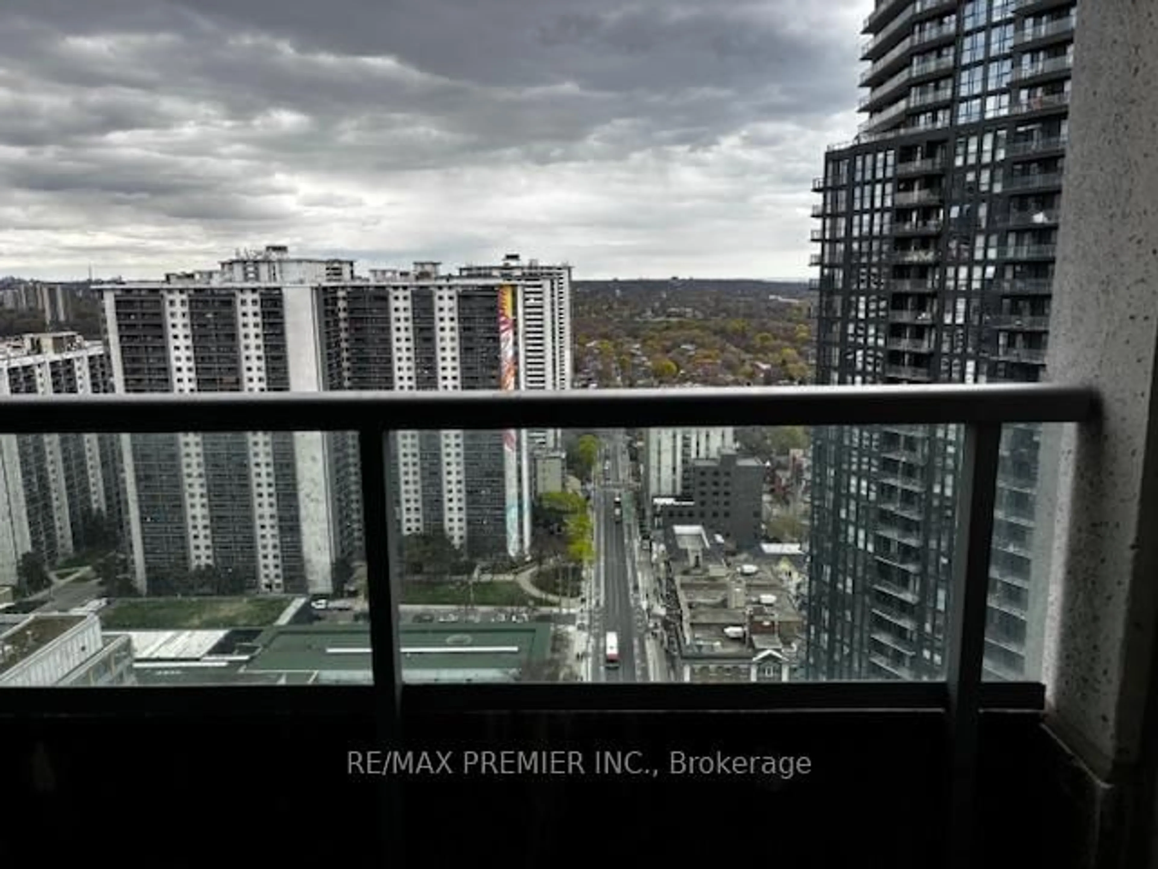 A pic of a room for 120 Homewood Ave #2805, Toronto Ontario M4Y 2J3
