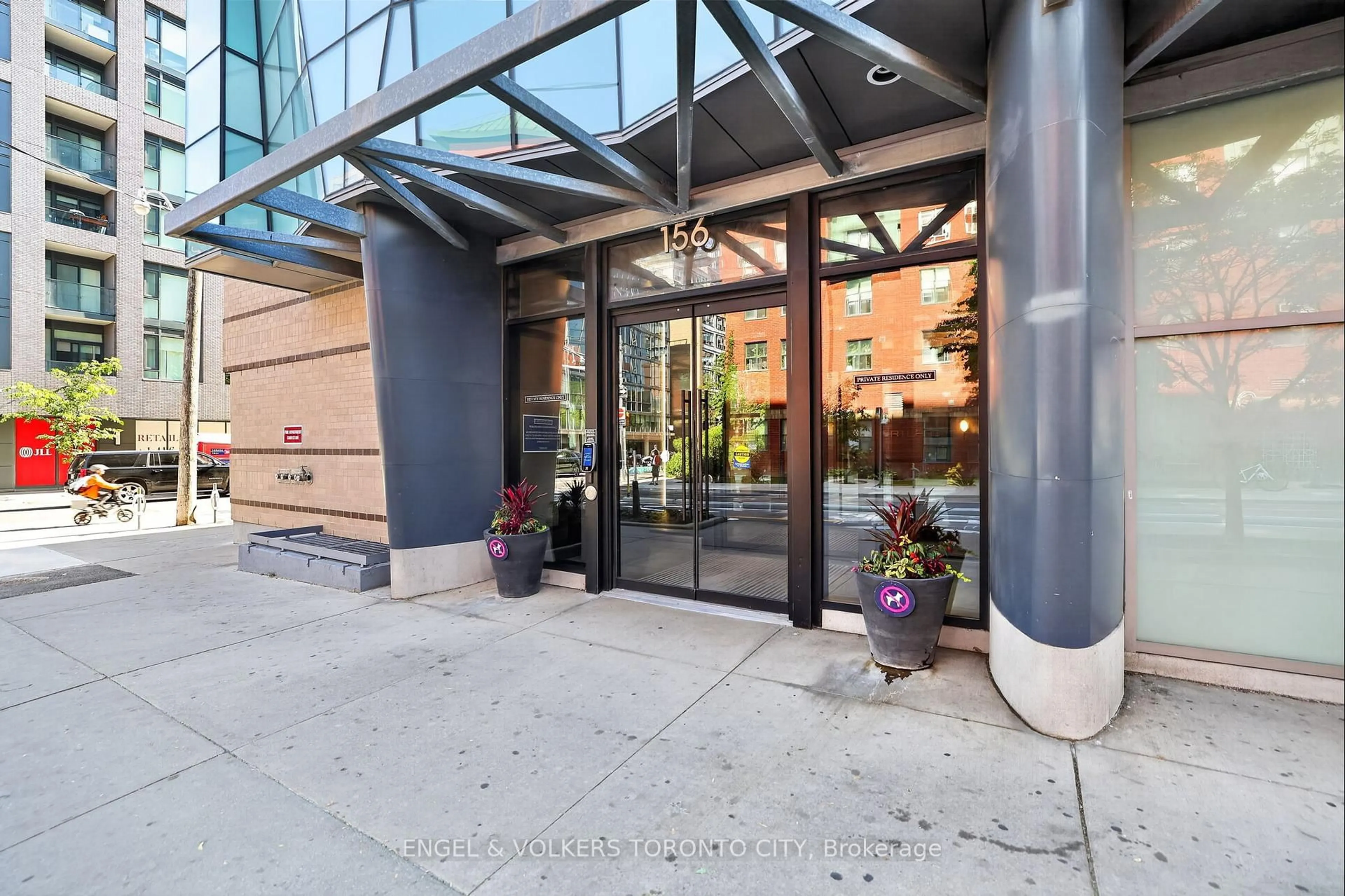 Indoor foyer for 156 Portland St #606, Toronto Ontario M5V 0G1