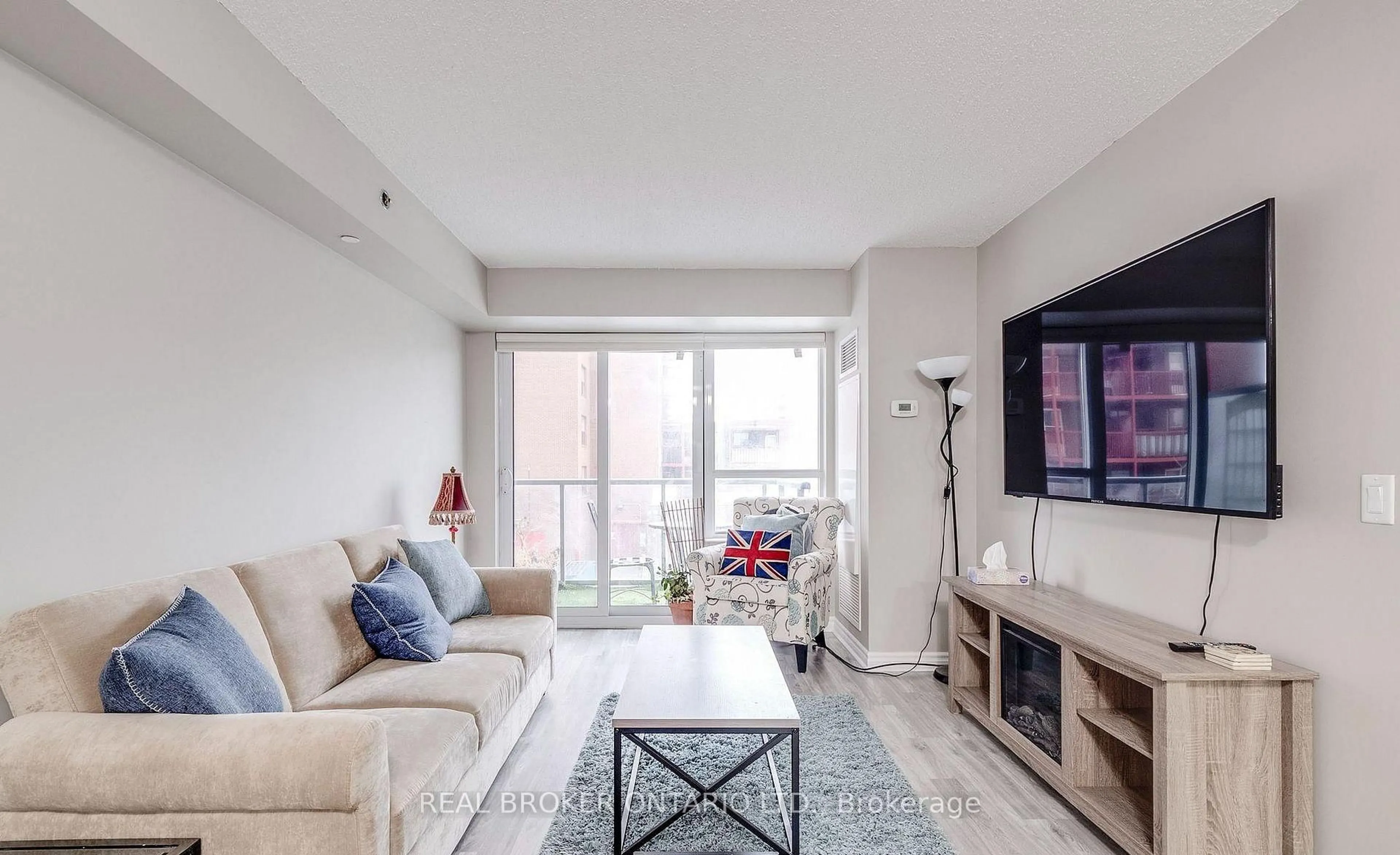Living room with furniture, unknown for 35 Saranac Blvd #225, Toronto Ontario M6A 2G4