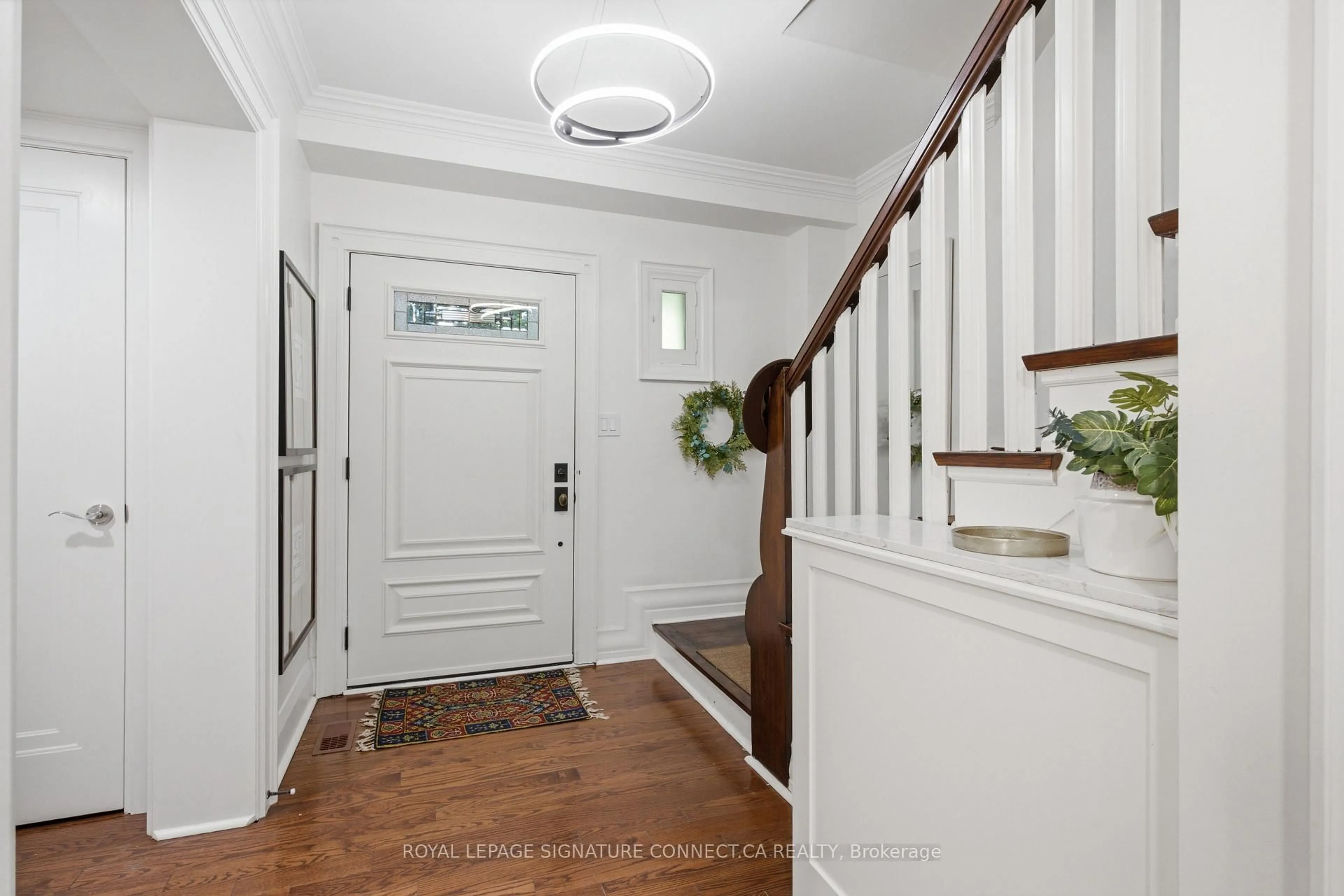 Indoor entryway for 39 Glengowan Rd, Toronto Ontario M4N 1G1