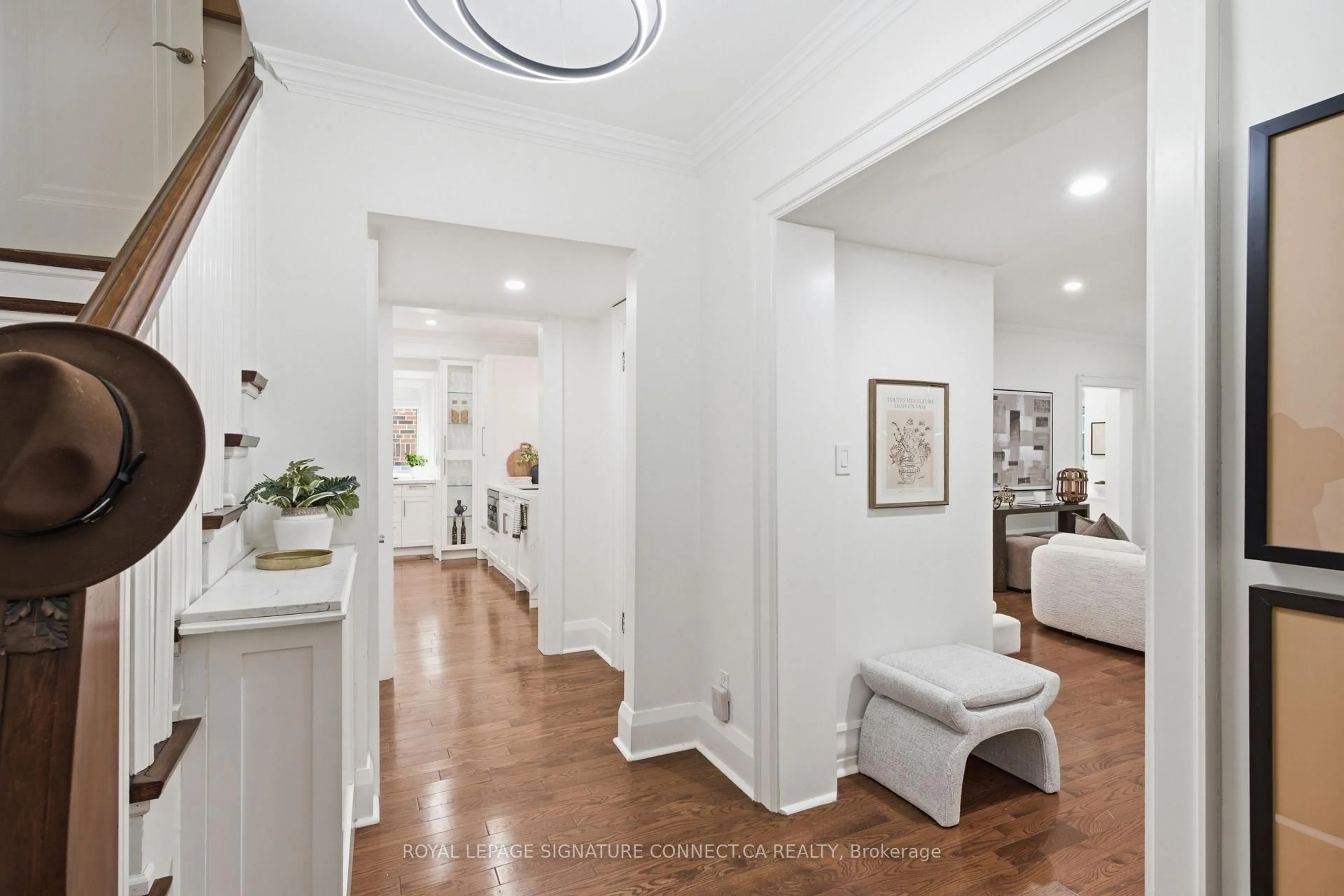 Indoor entryway for 39 Glengowan Rd, Toronto Ontario M4N 1G1
