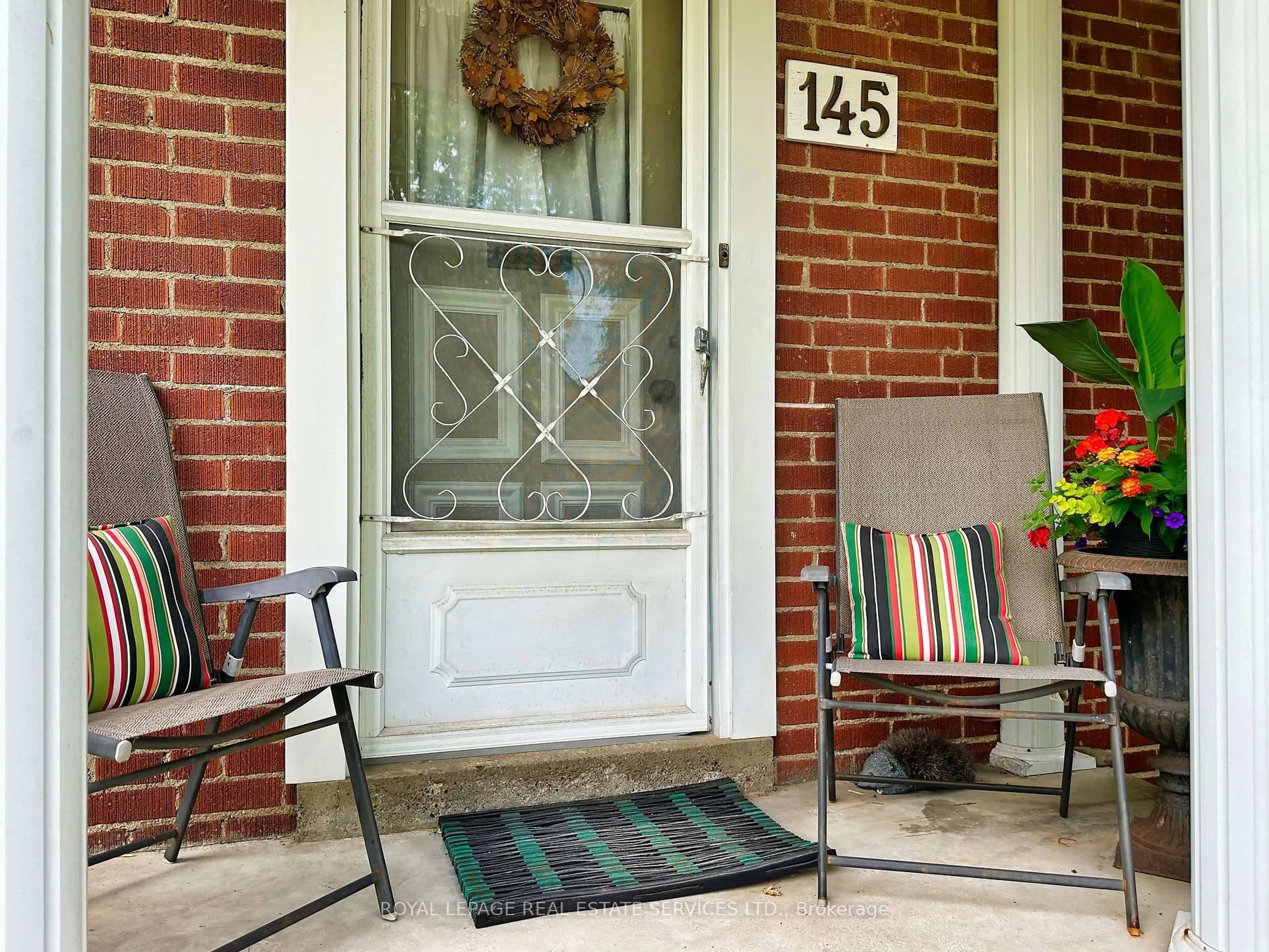 Indoor entryway for 145 Parkview Ave, Toronto Ontario M2N 3Y6