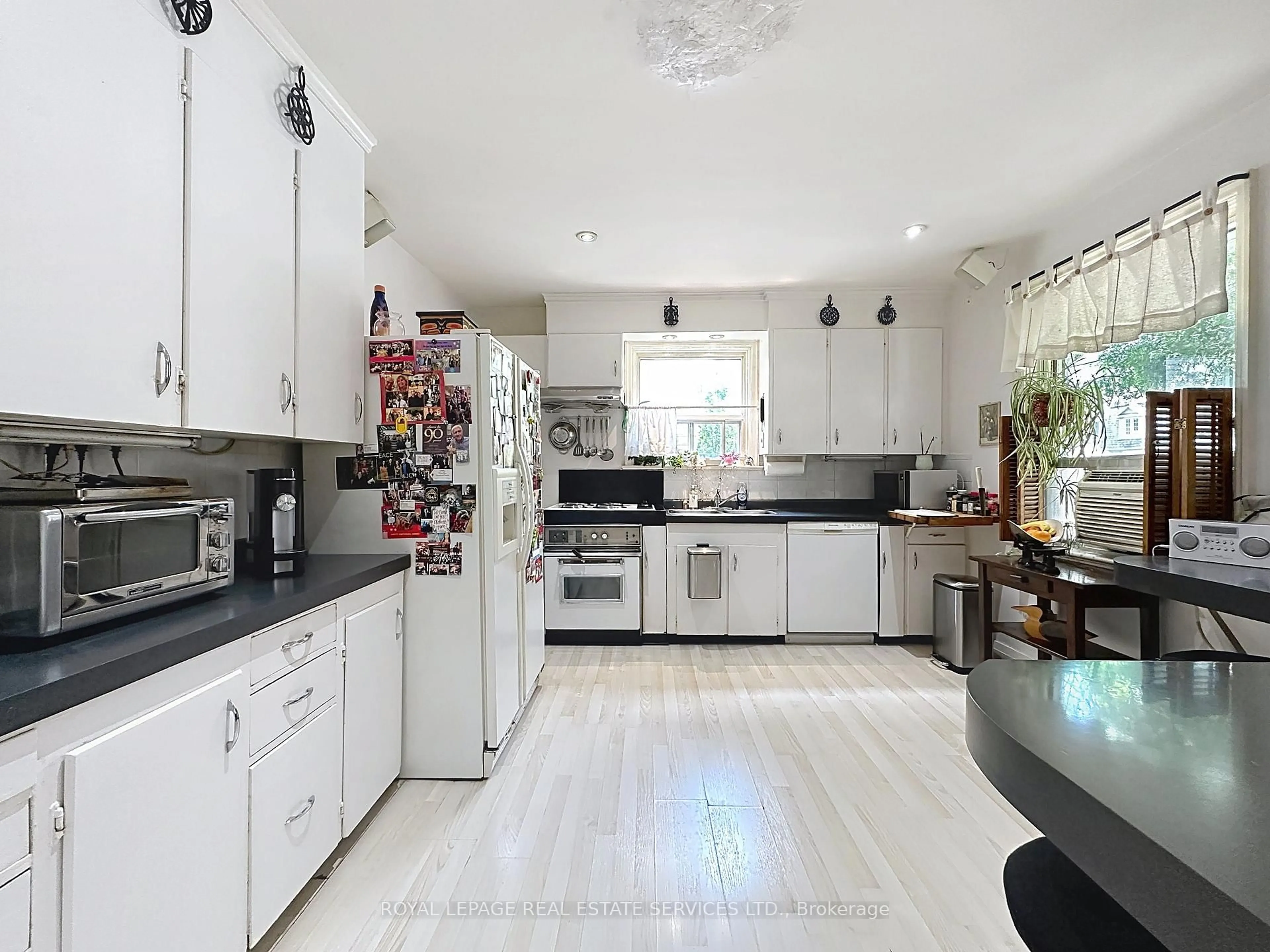 Open concept kitchen, ceramic/tile floor for 145 Parkview Ave, Toronto Ontario M2N 3Y6