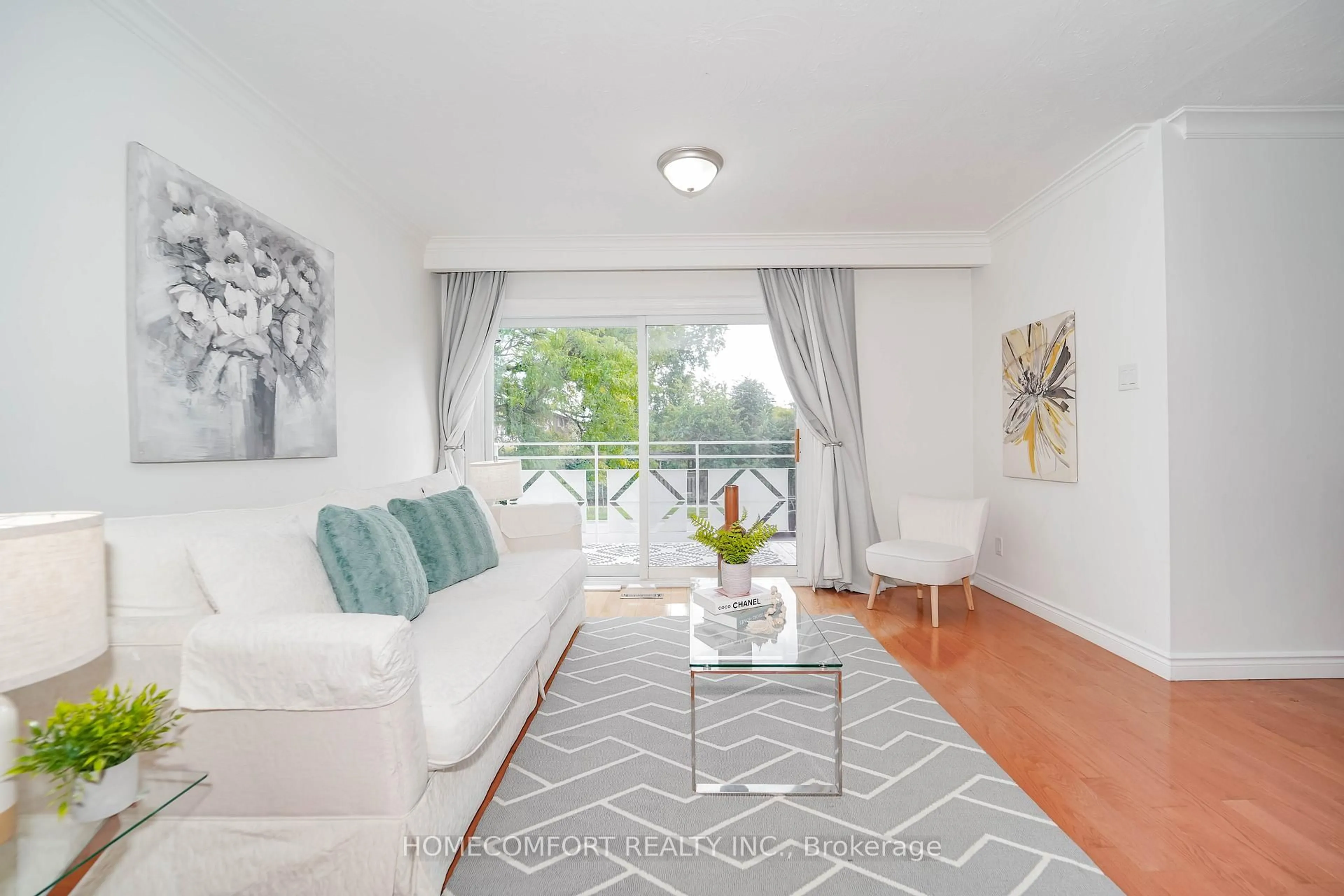Living room with furniture, unknown for 8 Topaz Gate, Toronto Ontario M2M 2Z7