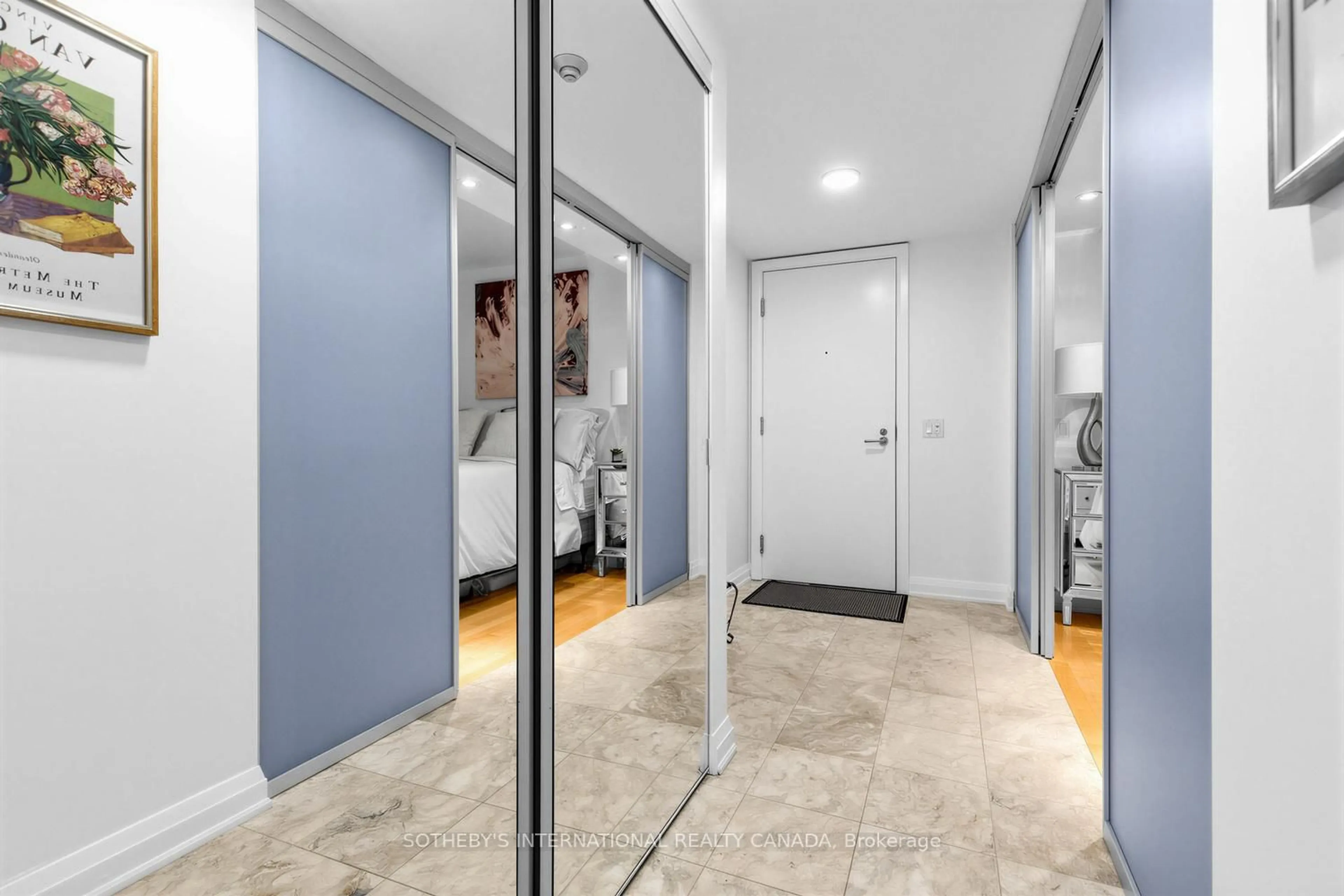 Indoor foyer for 3 Mcalpine St #207, Toronto Ontario M5R 3T5