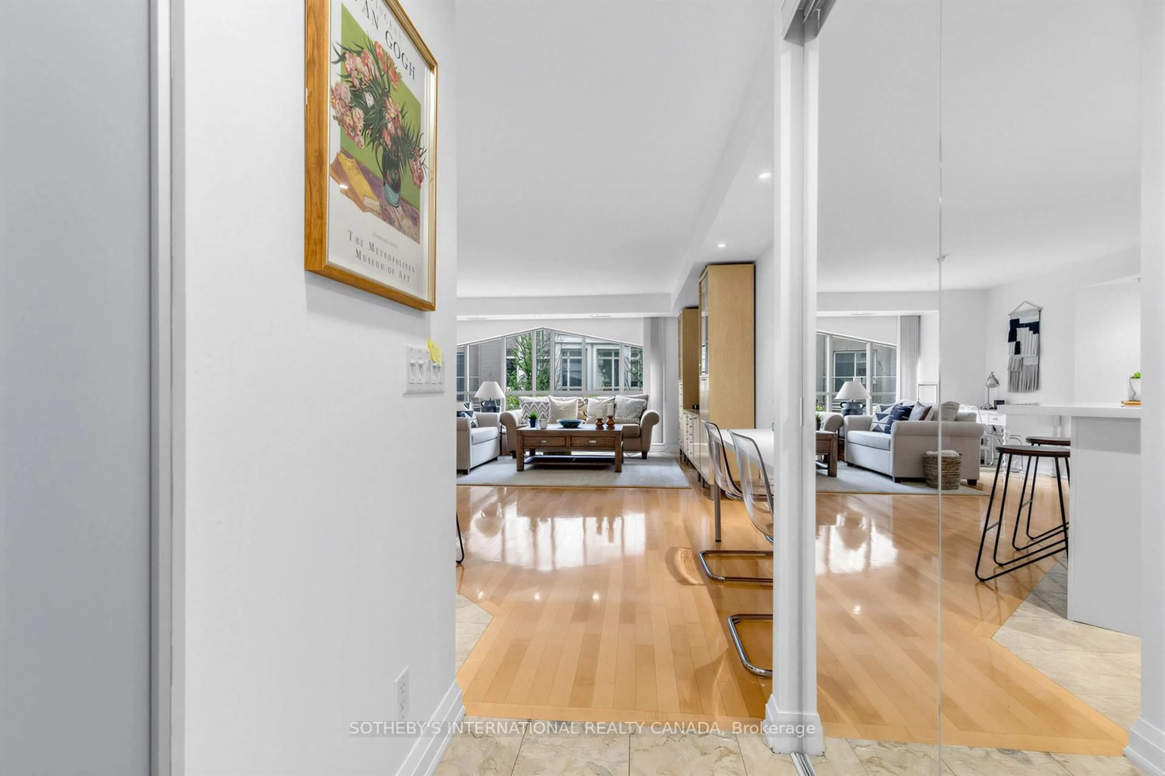 Indoor foyer for 3 Mcalpine St #207, Toronto Ontario M5R 3T5