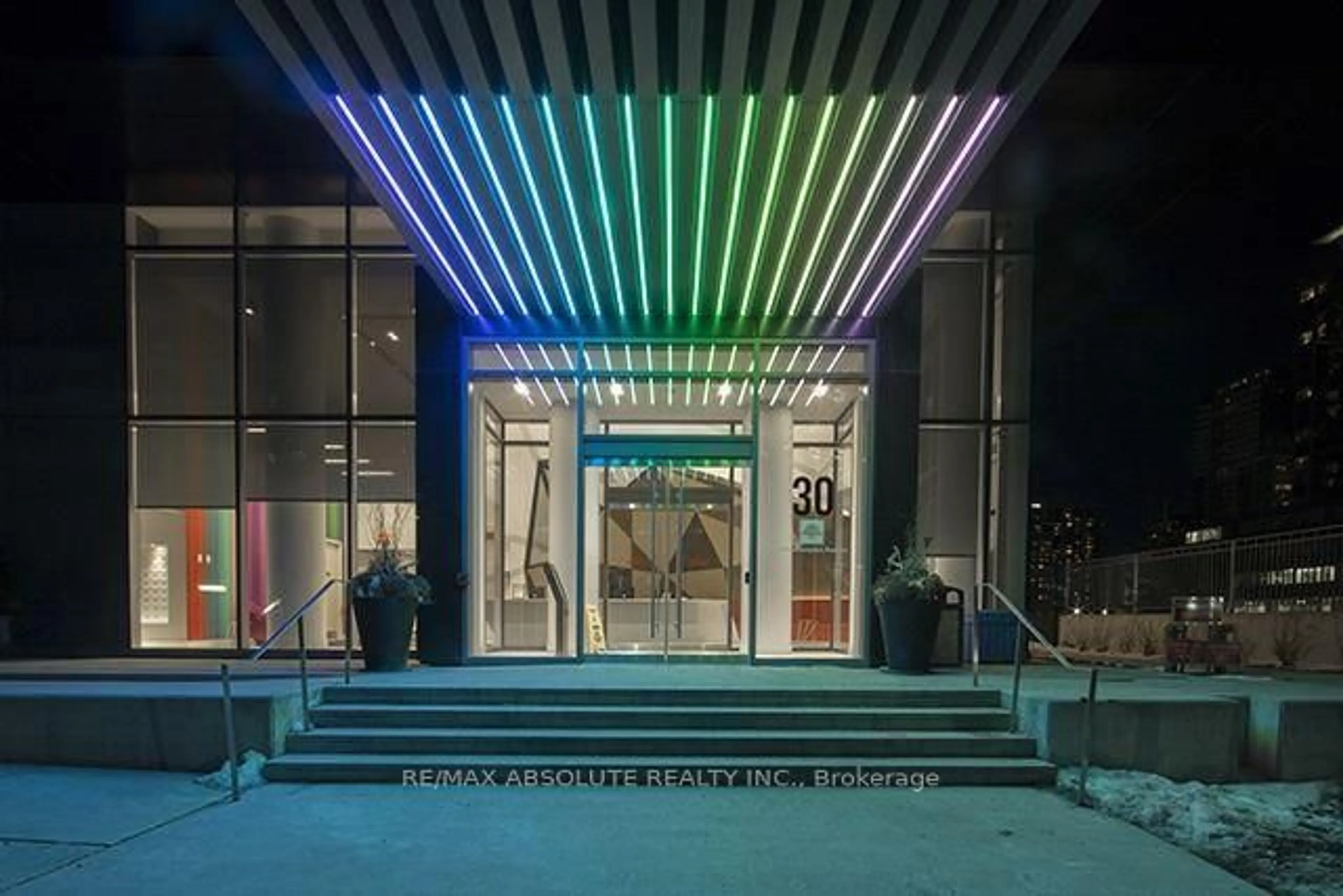 Indoor foyer for 30 Roehampton Ave #3007, Toronto Ontario M4P 0B9