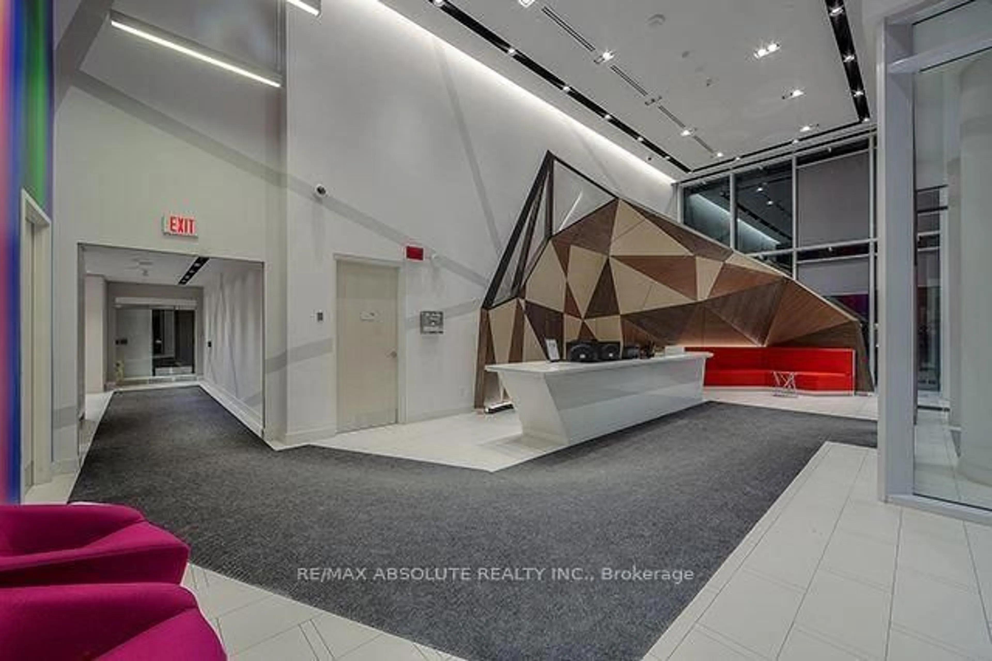 Indoor foyer for 30 Roehampton Ave #3007, Toronto Ontario M4P 0B9