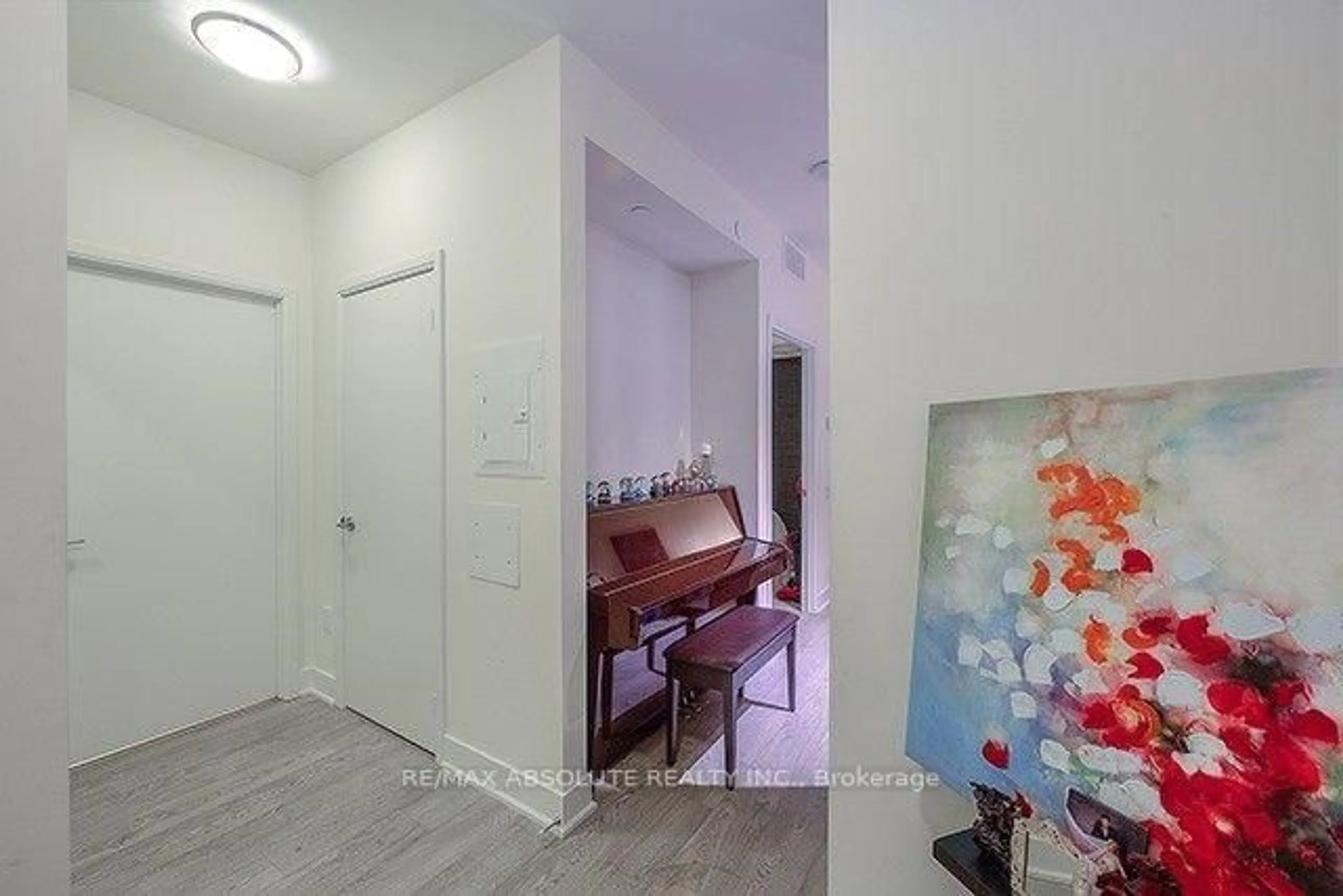 Indoor entryway for 30 Roehampton Ave #3007, Toronto Ontario M4P 0B9