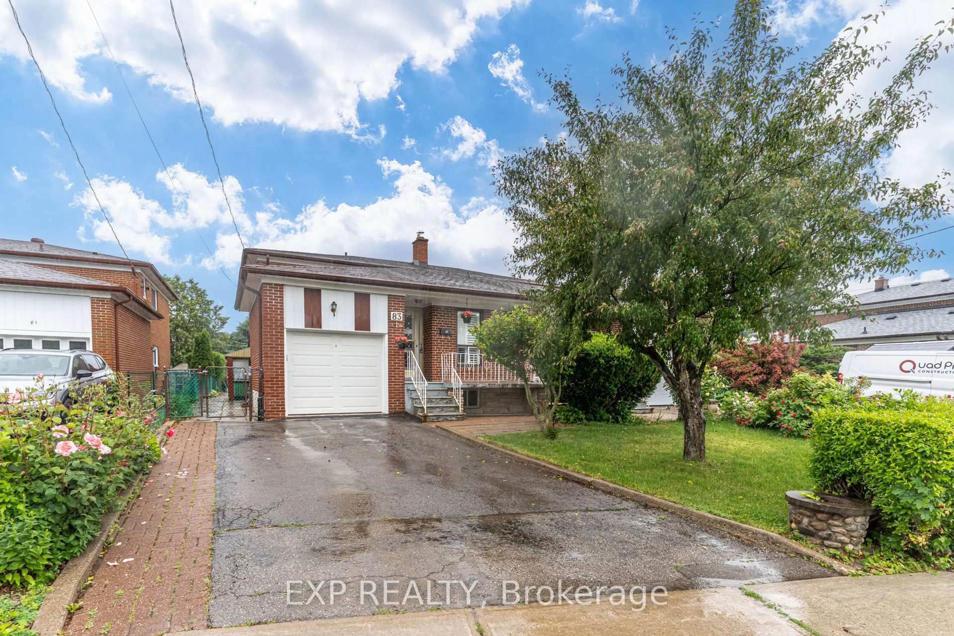 A pic from outside/outdoor area/front of a property/back of a property/a pic from drone, street for 83 Green Bush Rd, Toronto Ontario M2M 1P2