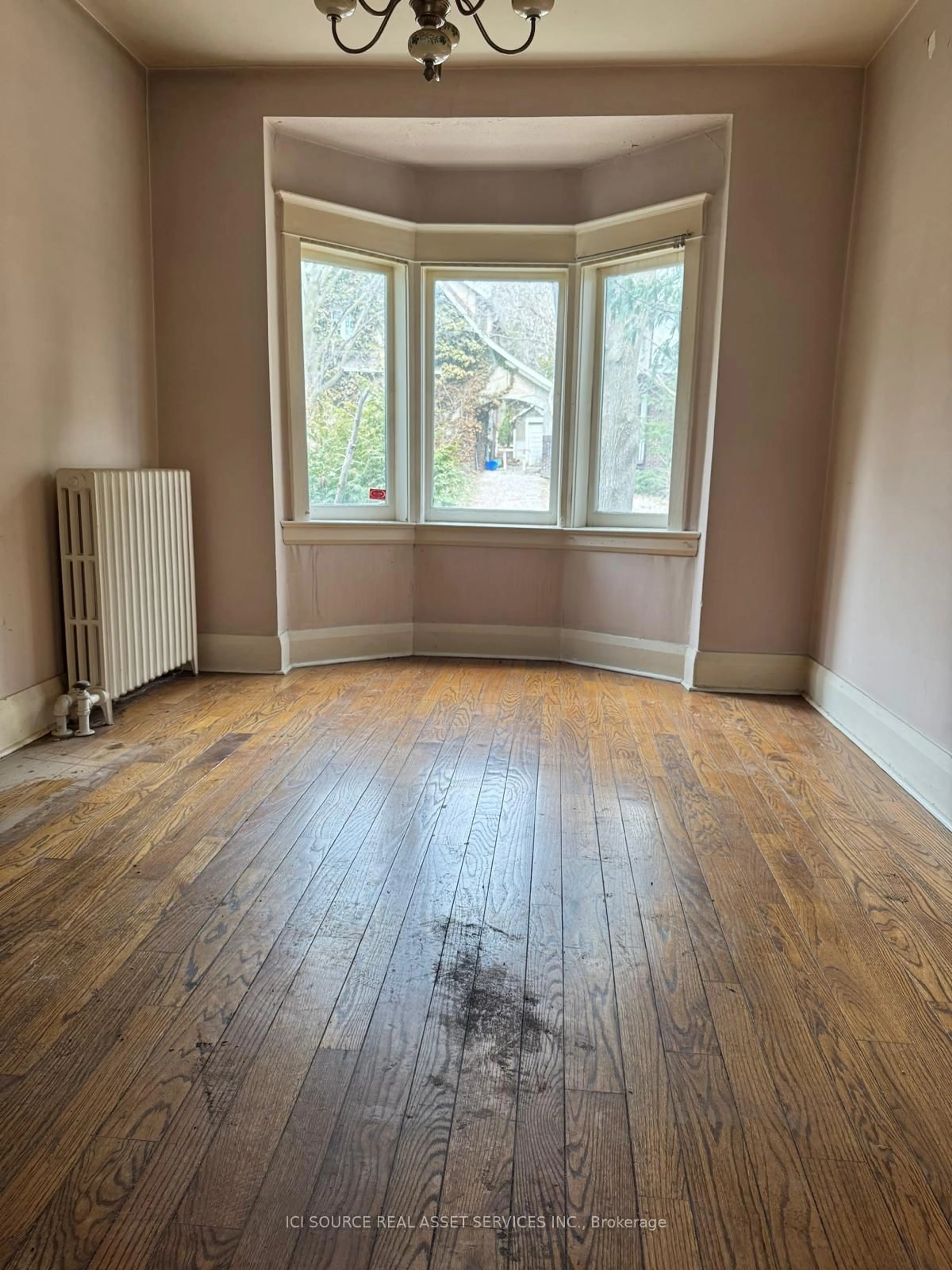 A pic of a room for 12 Oswald Cres, Toronto Ontario M4S 2H6