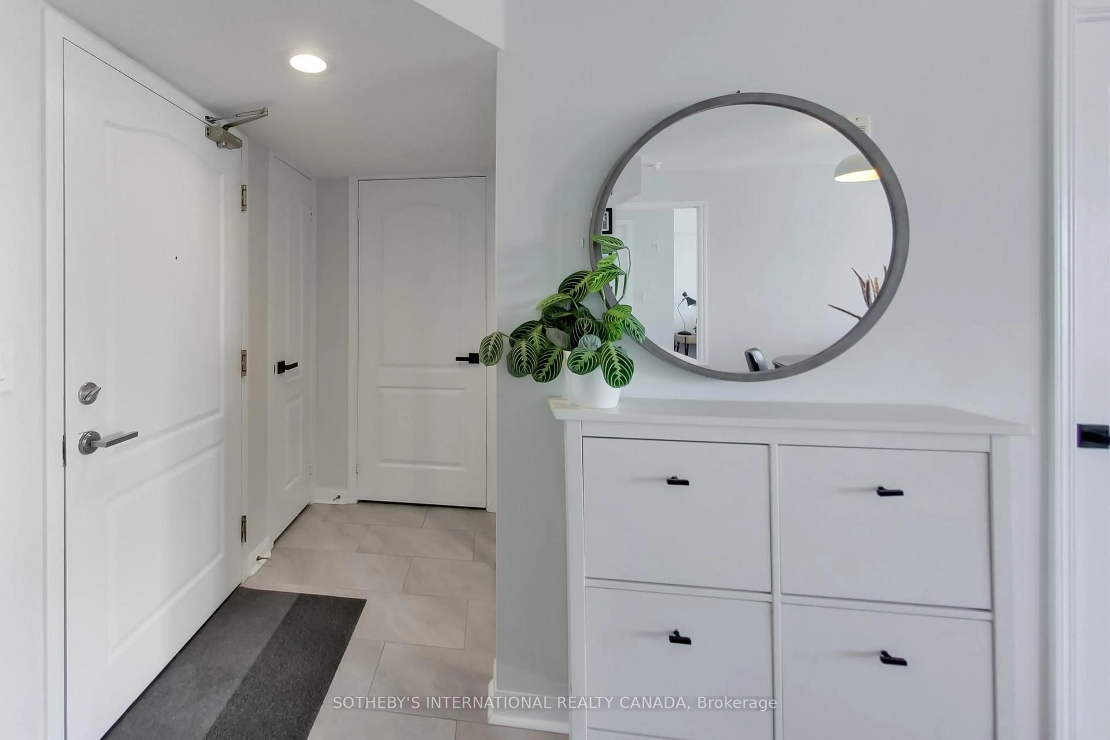 Indoor entryway for 18 Stafford St #PH10, Toronto Ontario M5V 3W4