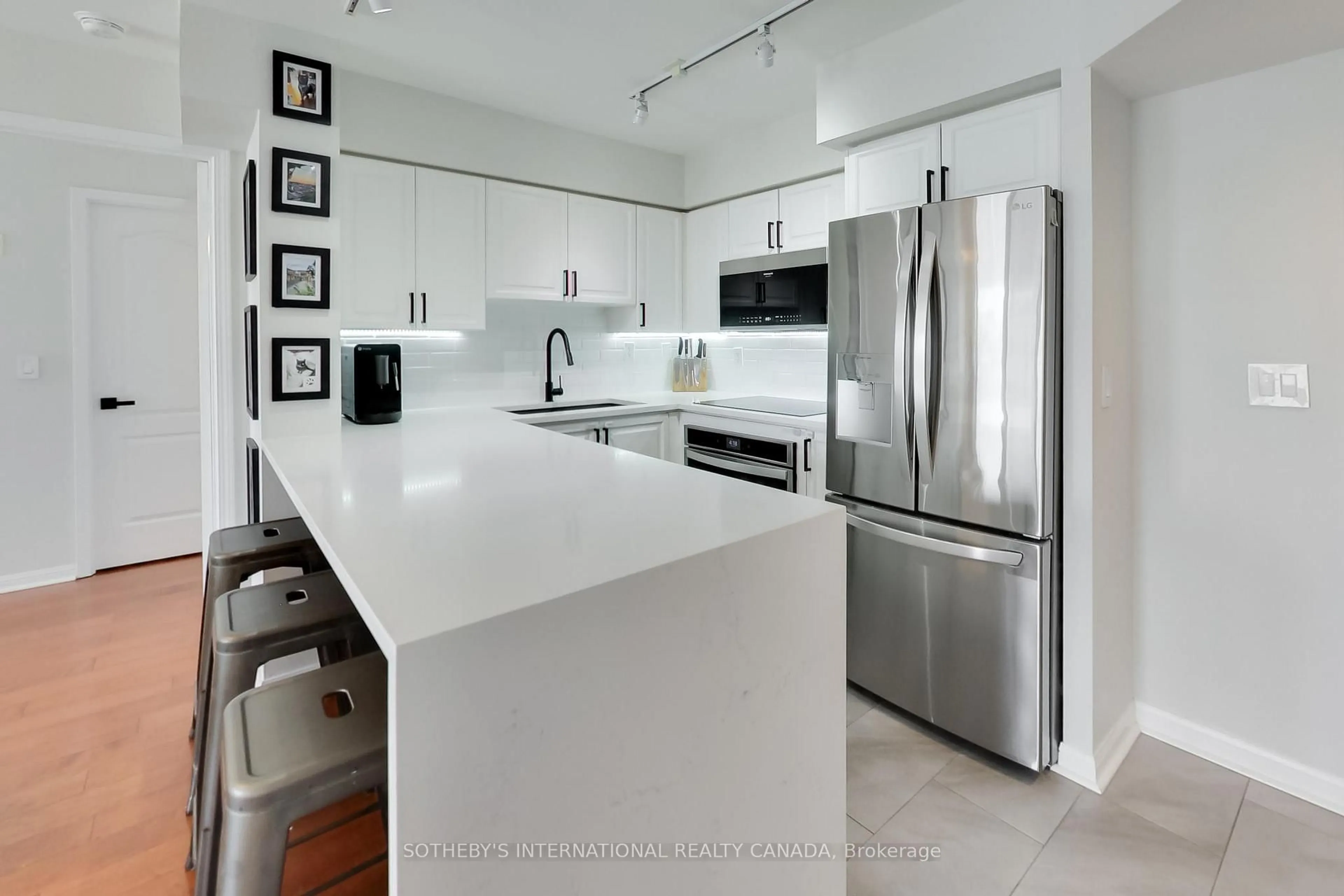 Contemporary kitchen, ceramic/tile floor for 18 Stafford St #PH10, Toronto Ontario M5V 3W4
