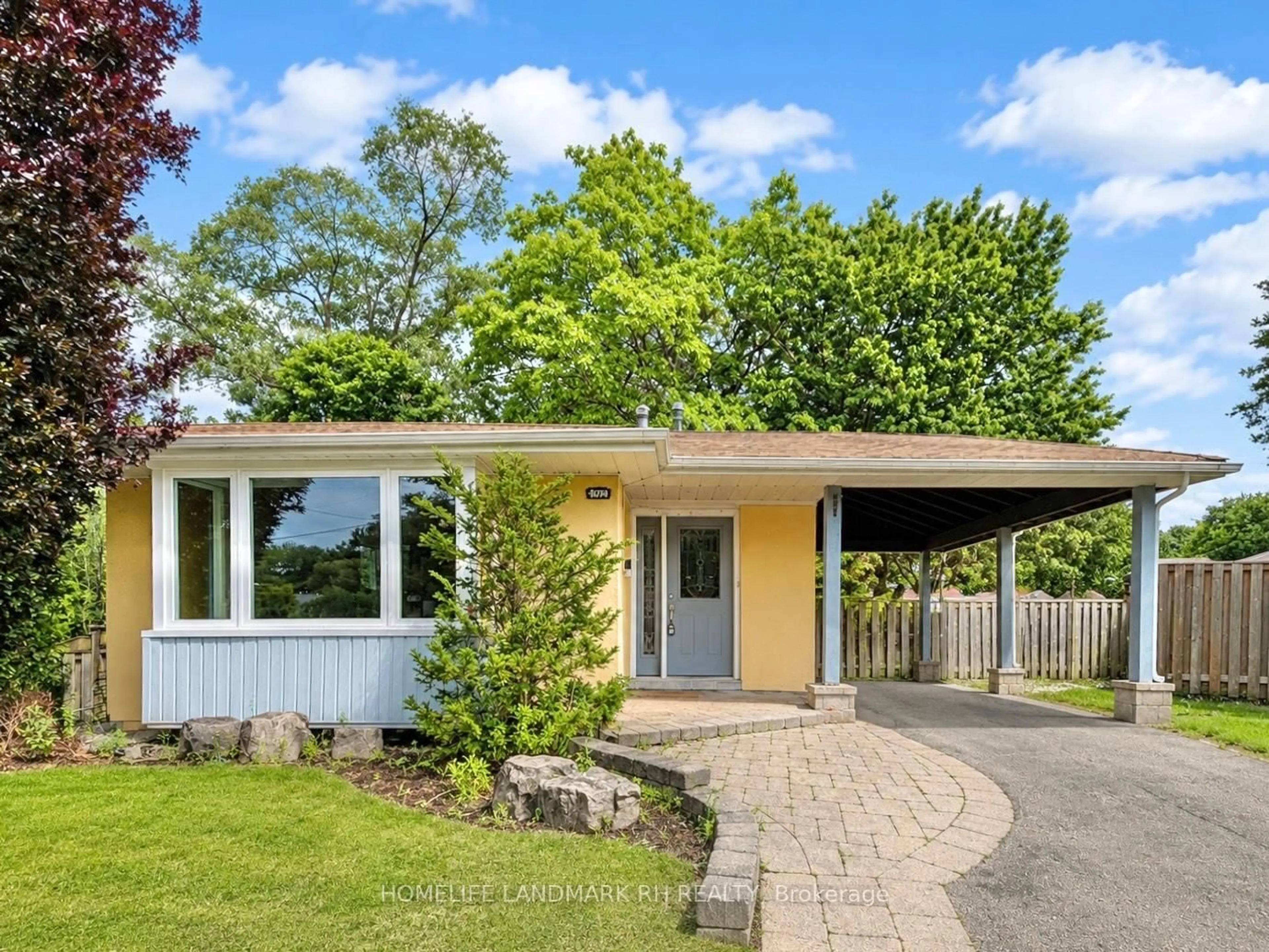 Home with vinyl exterior material, street for 67 Grove Park Cres, Toronto Ontario M2J 2C7