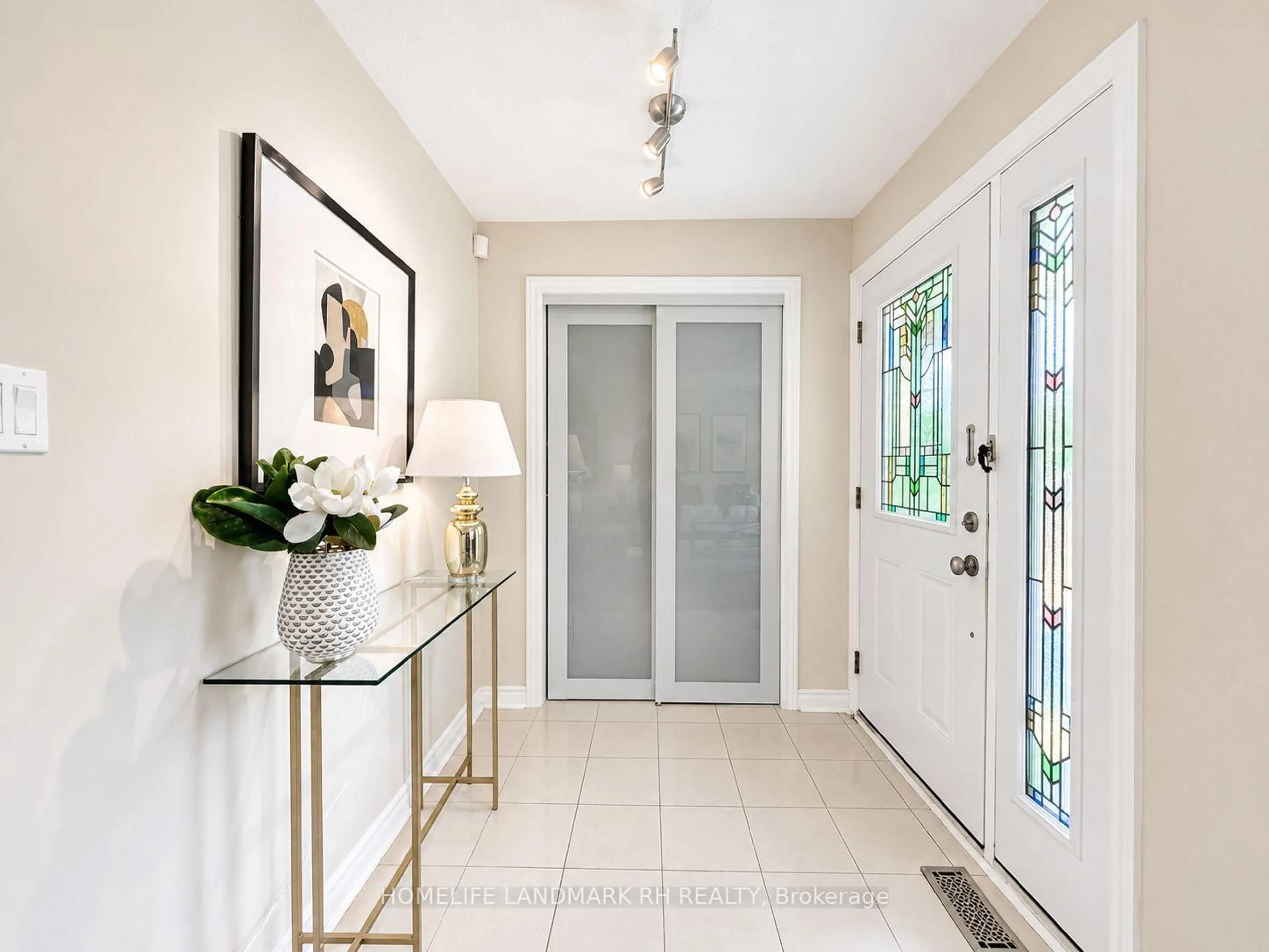 Indoor entryway for 67 Grove Park Cres, Toronto Ontario M2J 2C7