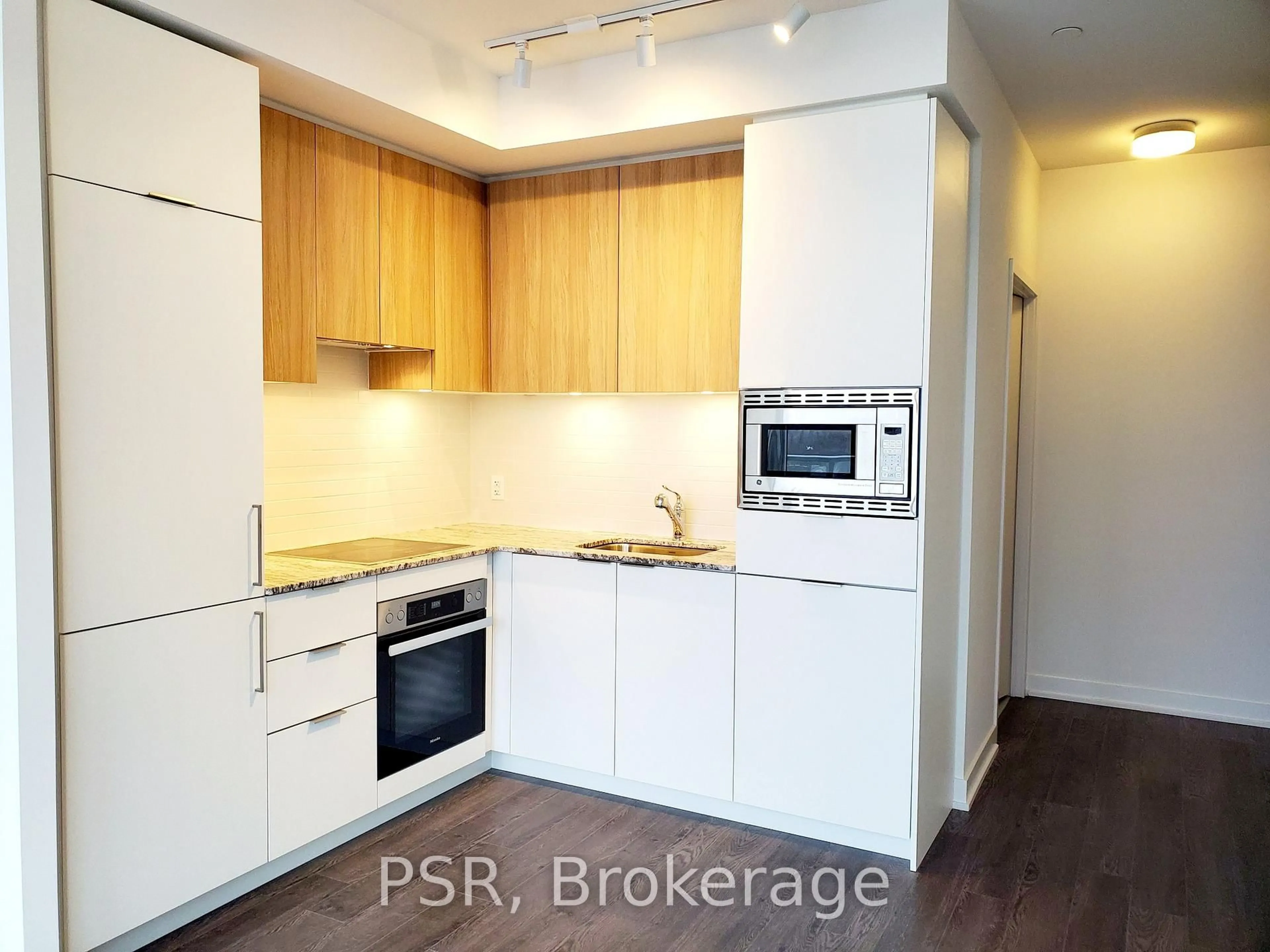 Standard kitchen, wood/laminate floor for 20 O'Neill Rd #634, Toronto Ontario M3C 0R2