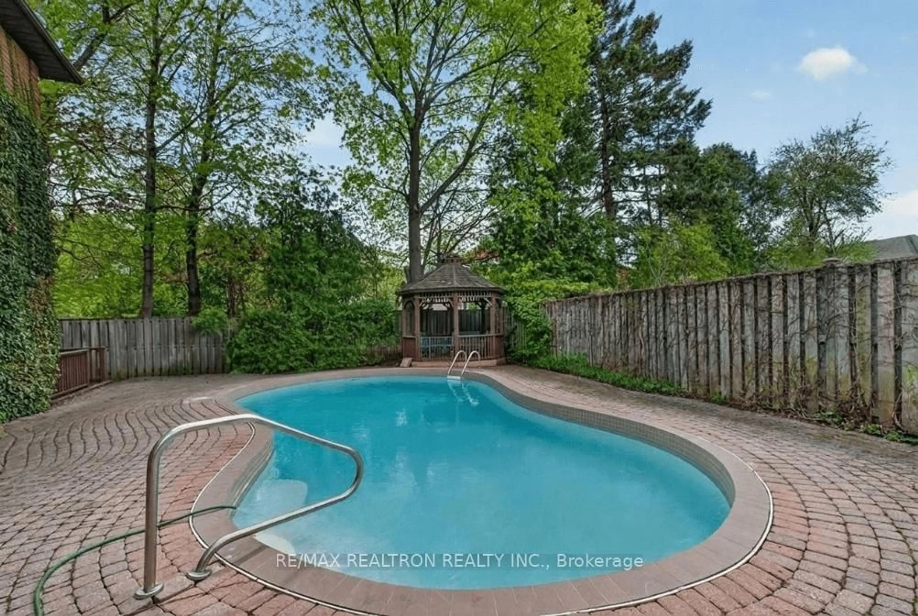 Pool for 15 Sunforest Crt, Toronto Ontario M2R 3W3