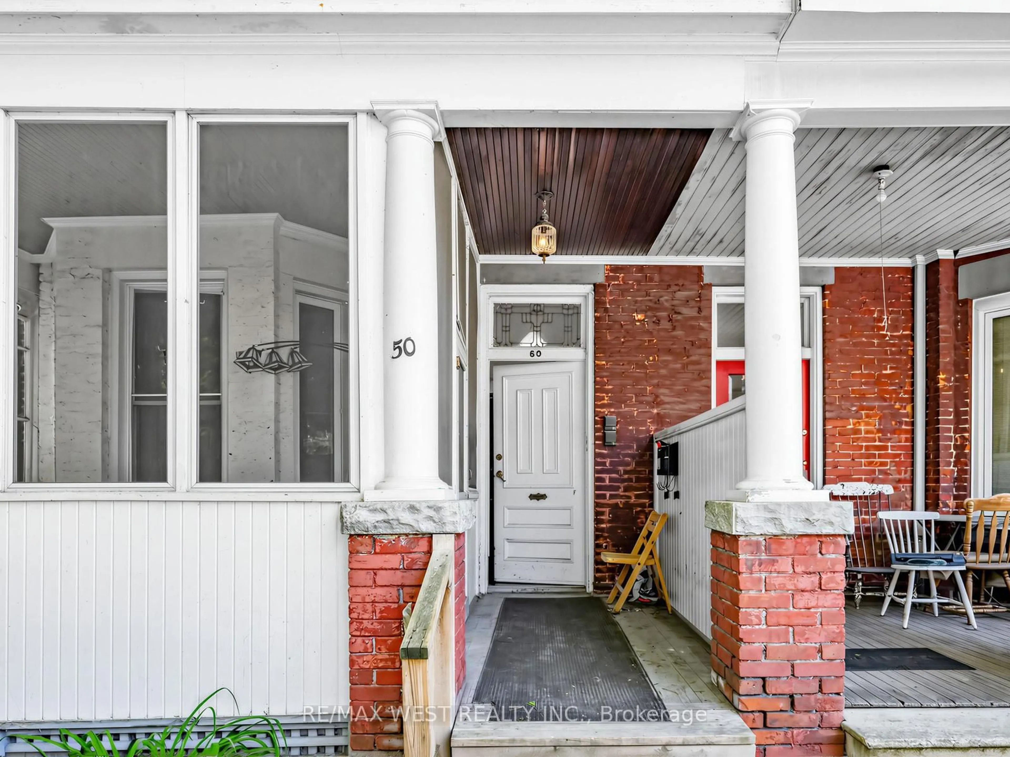 Indoor entryway for 50 Albany Ave, Toronto Ontario M5R 3C3