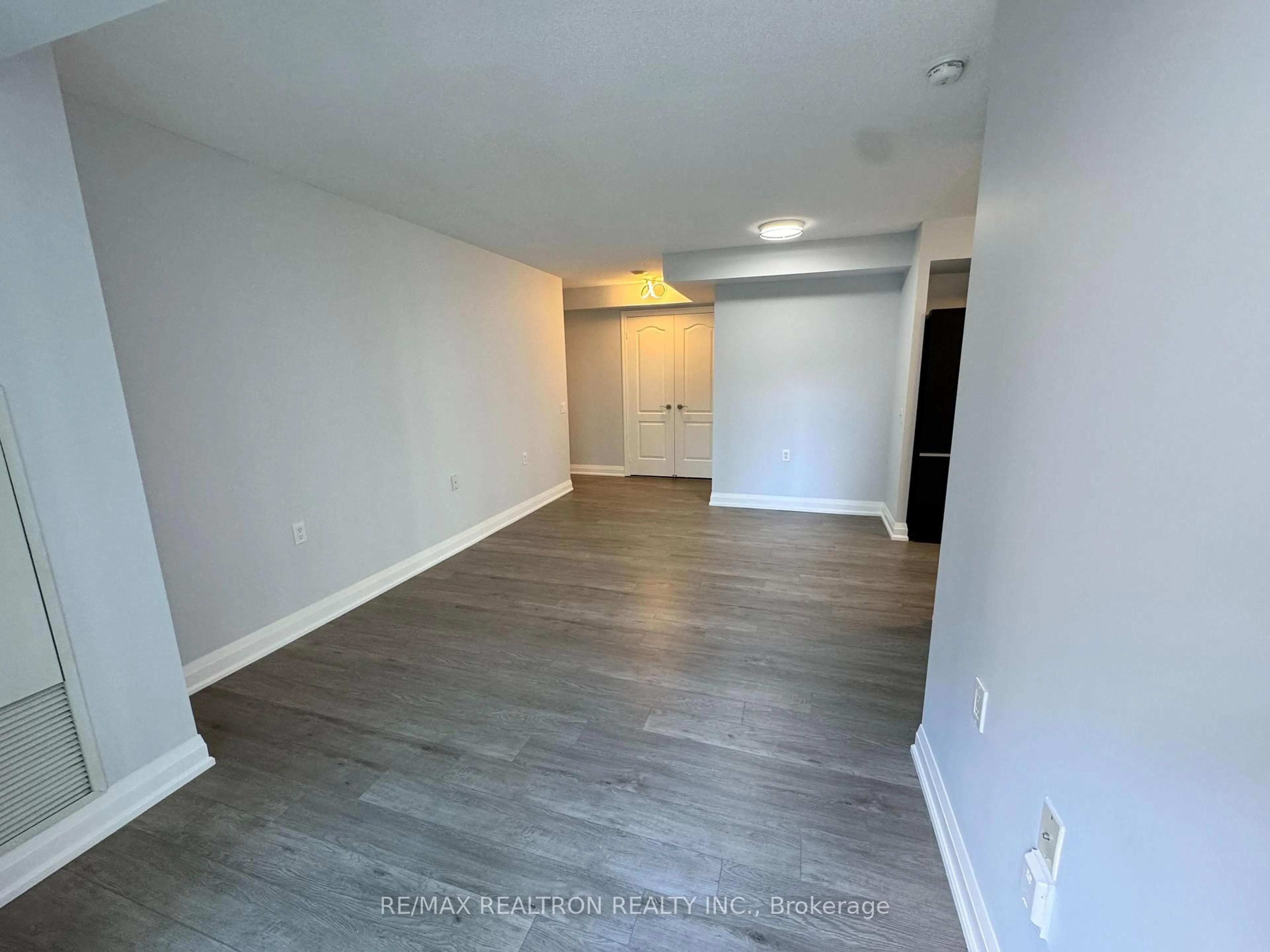 A pic of a room for 21 Hillcrest Ave #305, Toronto Ontario M2N 7K2