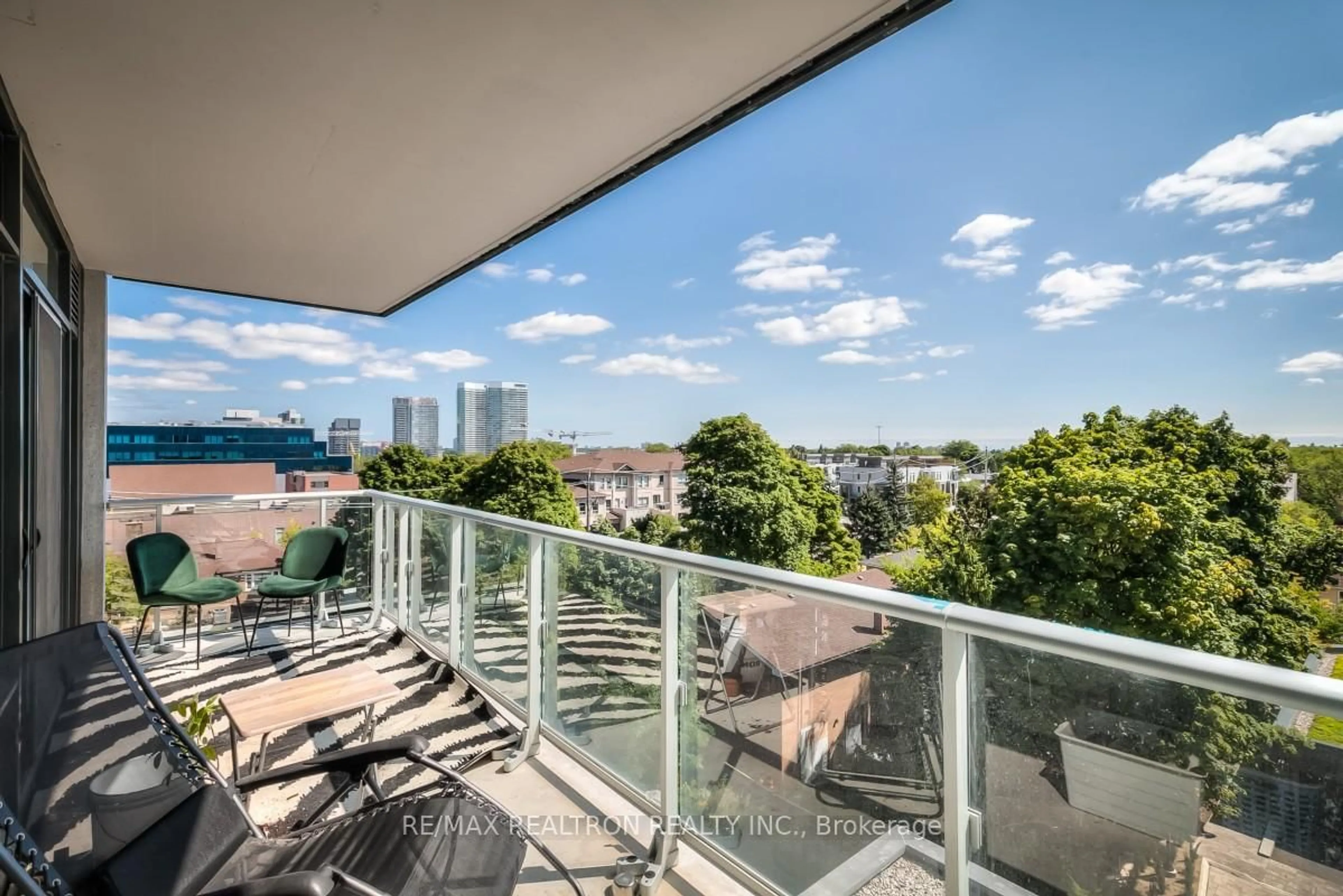Balcony in the apartment, city buildings view from balcony for 621 Sheppard Ave #628, Toronto Ontario M2K 0G4