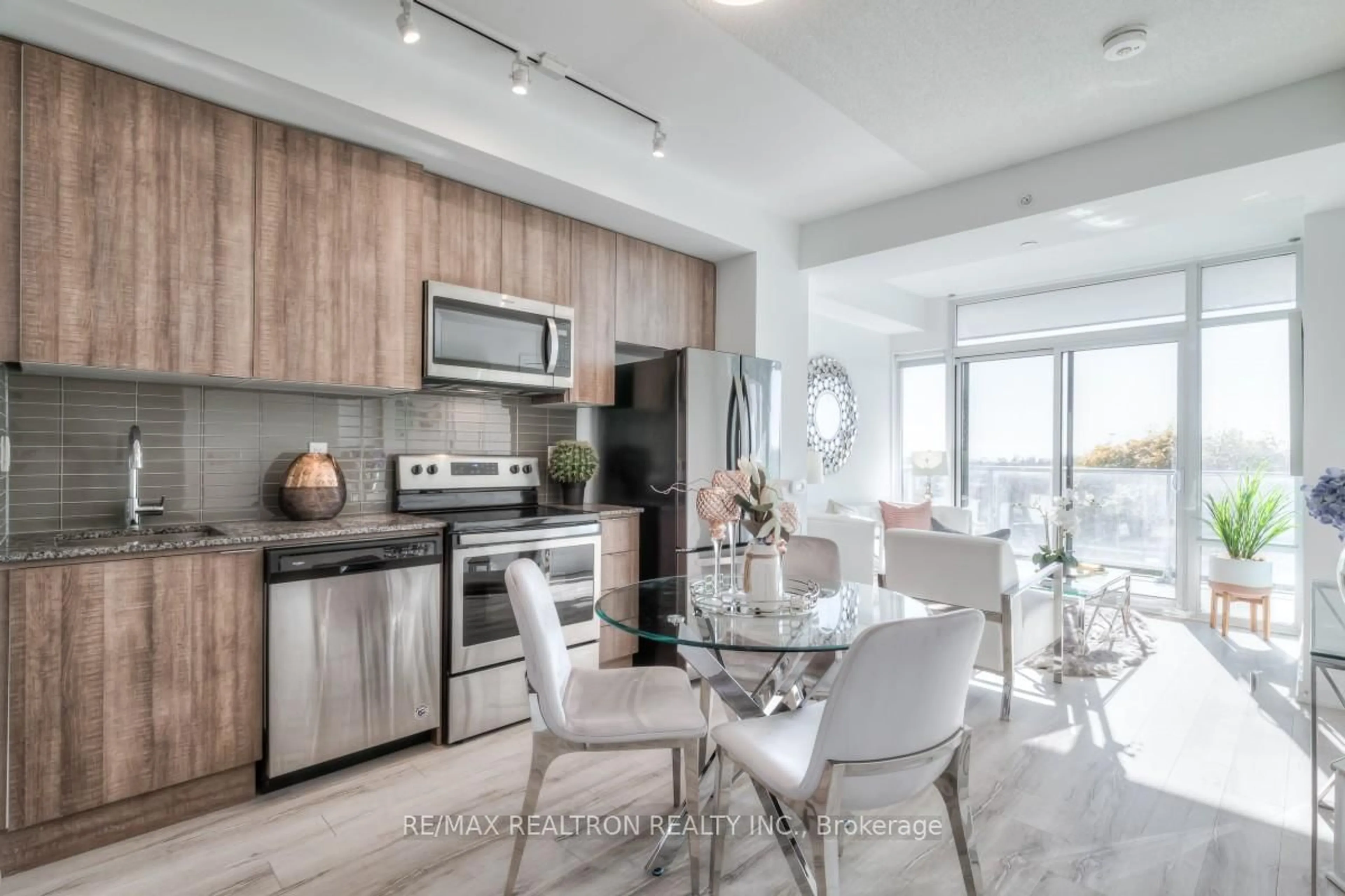 Open concept kitchen, unknown for 621 Sheppard Ave #628, Toronto Ontario M2K 0G4