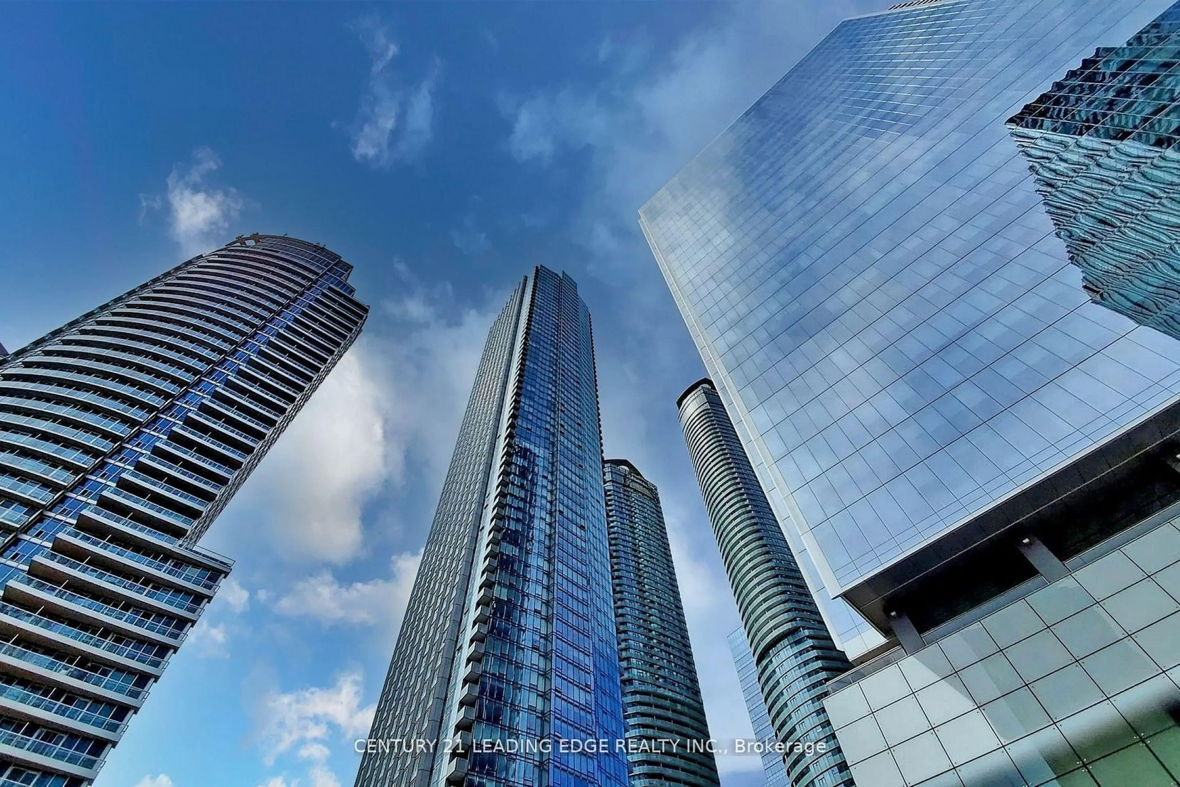 Blurry image for 10 York St #5008, Toronto Ontario M5J 0E1