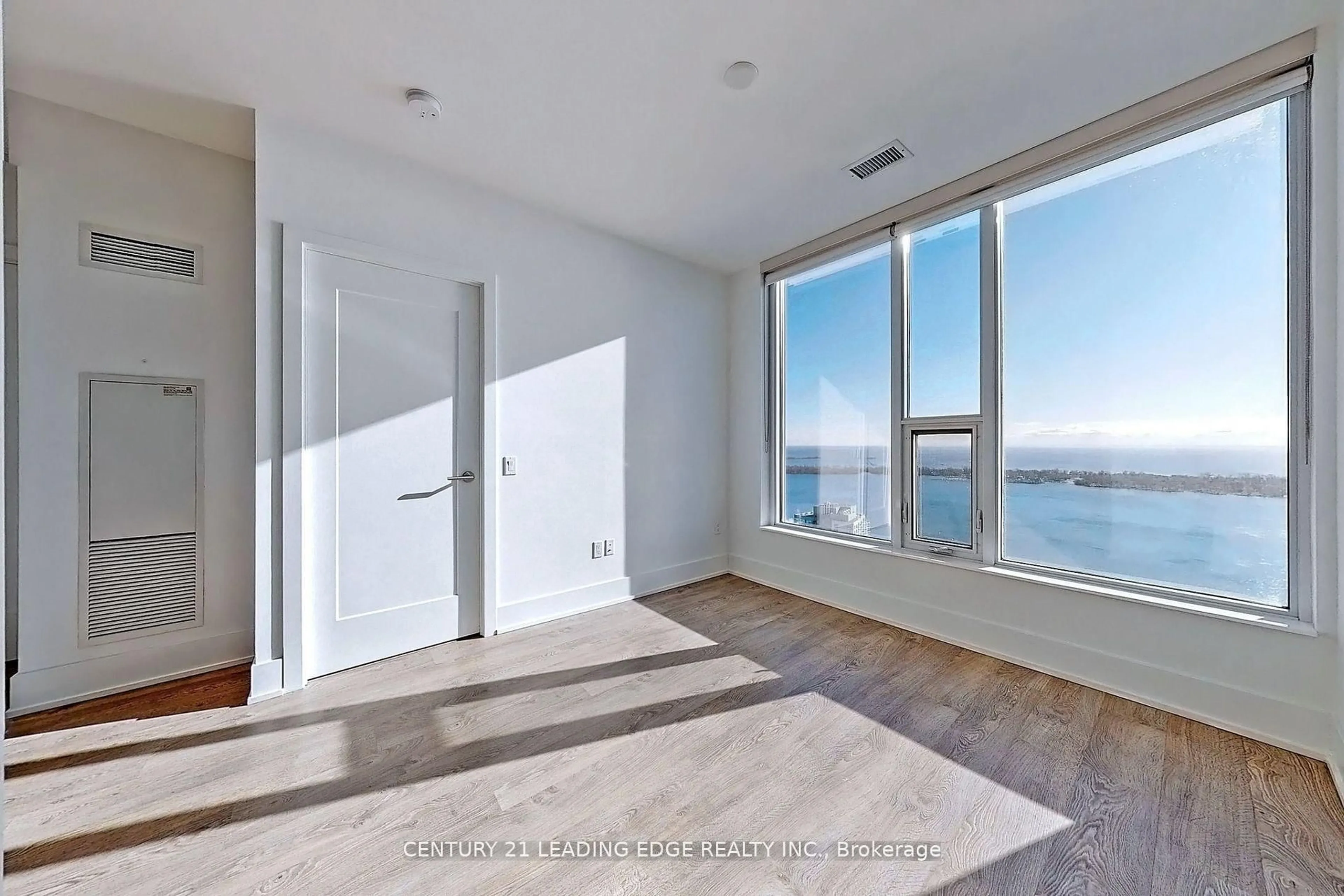 A pic of a room for 10 York St #5008, Toronto Ontario M5J 0E1