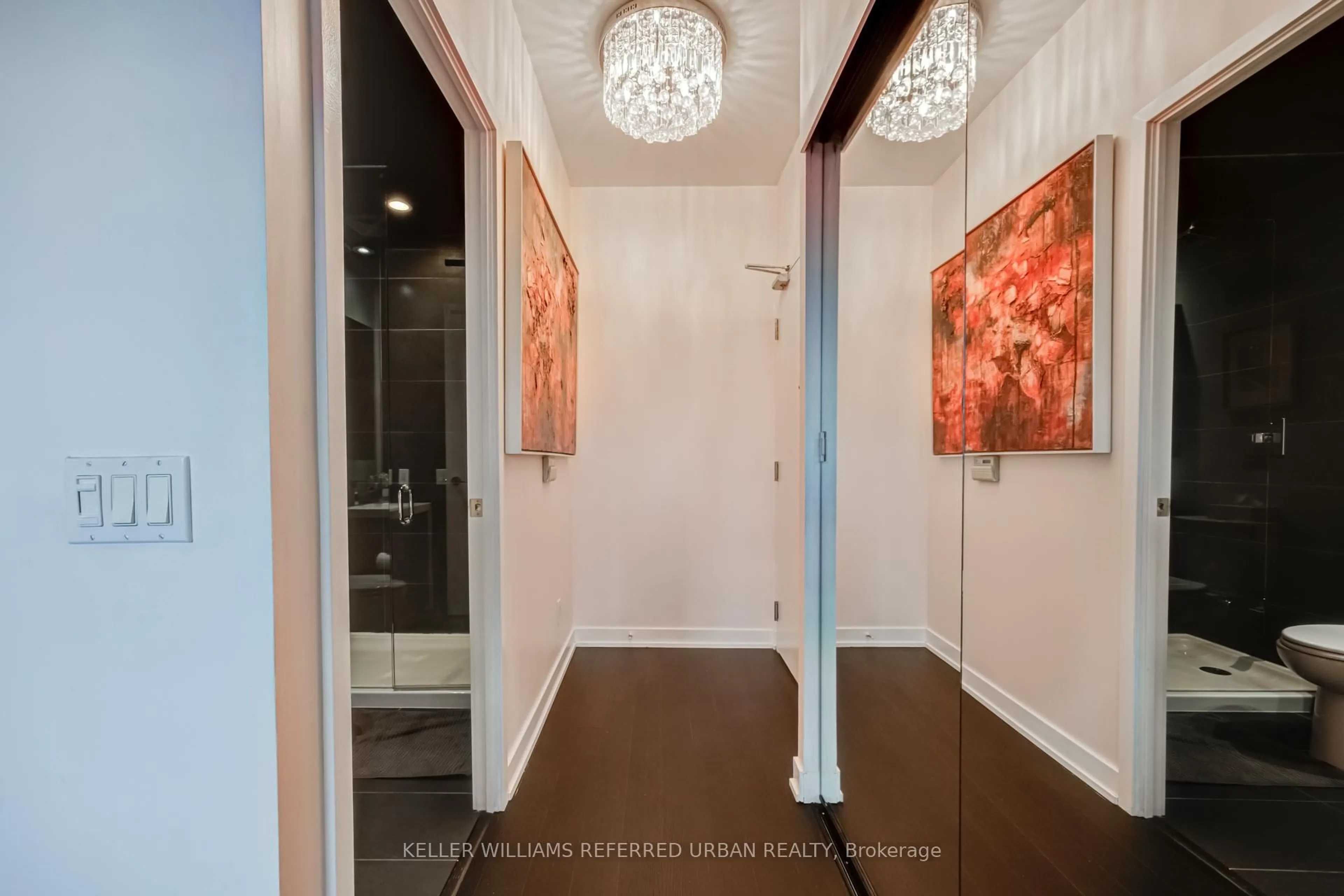 Indoor entryway for 1030 King St #459, Toronto Ontario M6K 0B4
