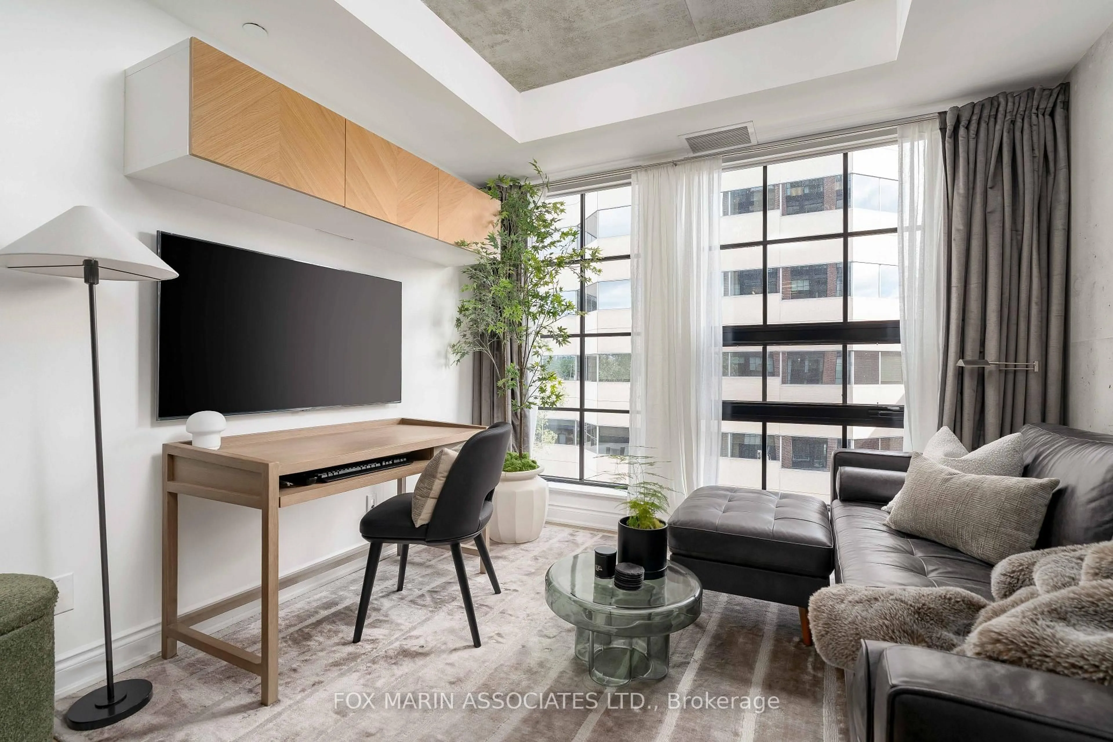 Living room with furniture, unknown for 608 Richmond St #404, Toronto Ontario M5V 0N9