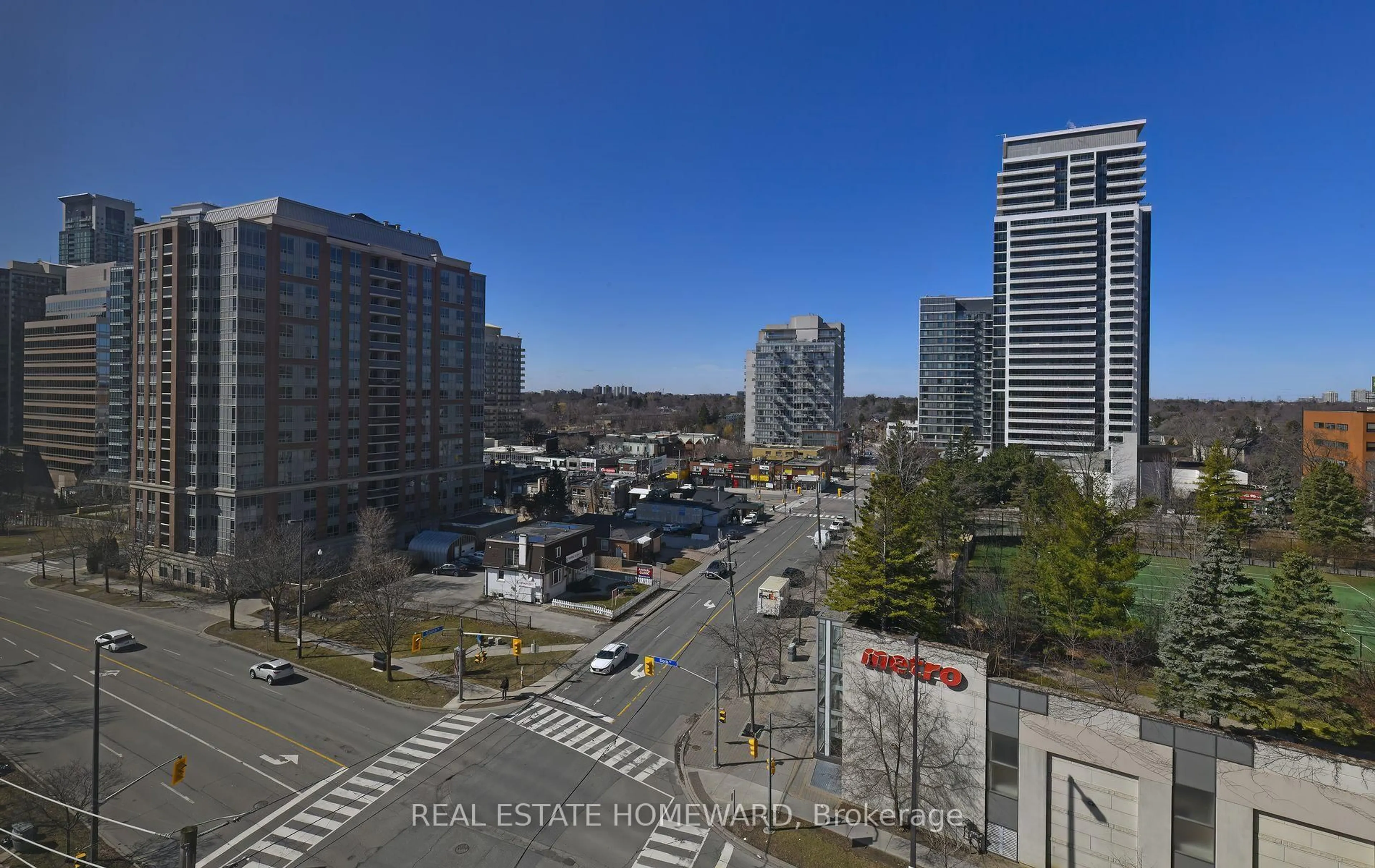 A pic from outside/outdoor area/front of a property/back of a property/a pic from drone, city buildings view from balcony for 88 Grandview Way #916, Toronto Ontario M2N 6V6