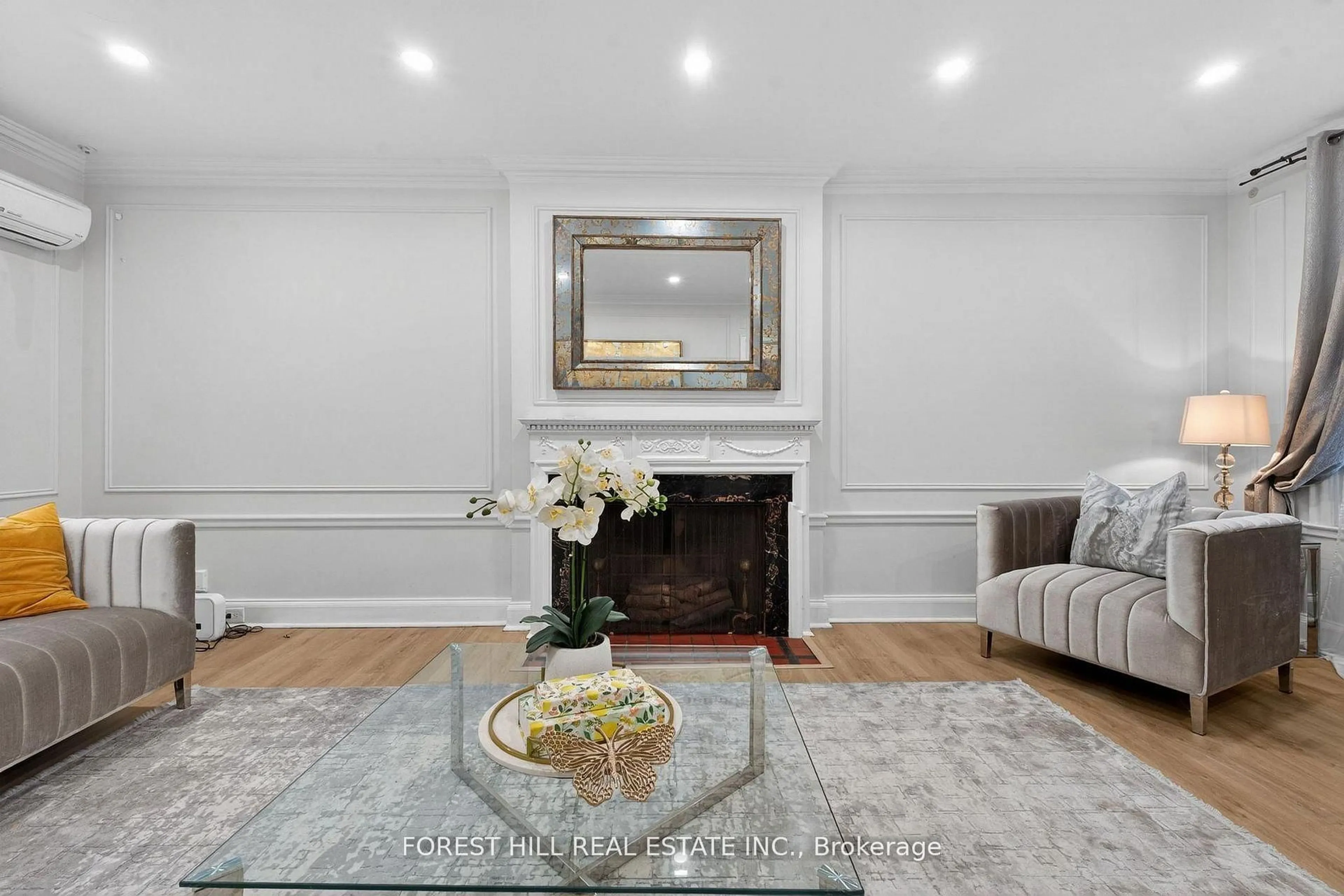 Living room with furniture, unknown for 603 Spadina Rd, Toronto Ontario M5P 2X1