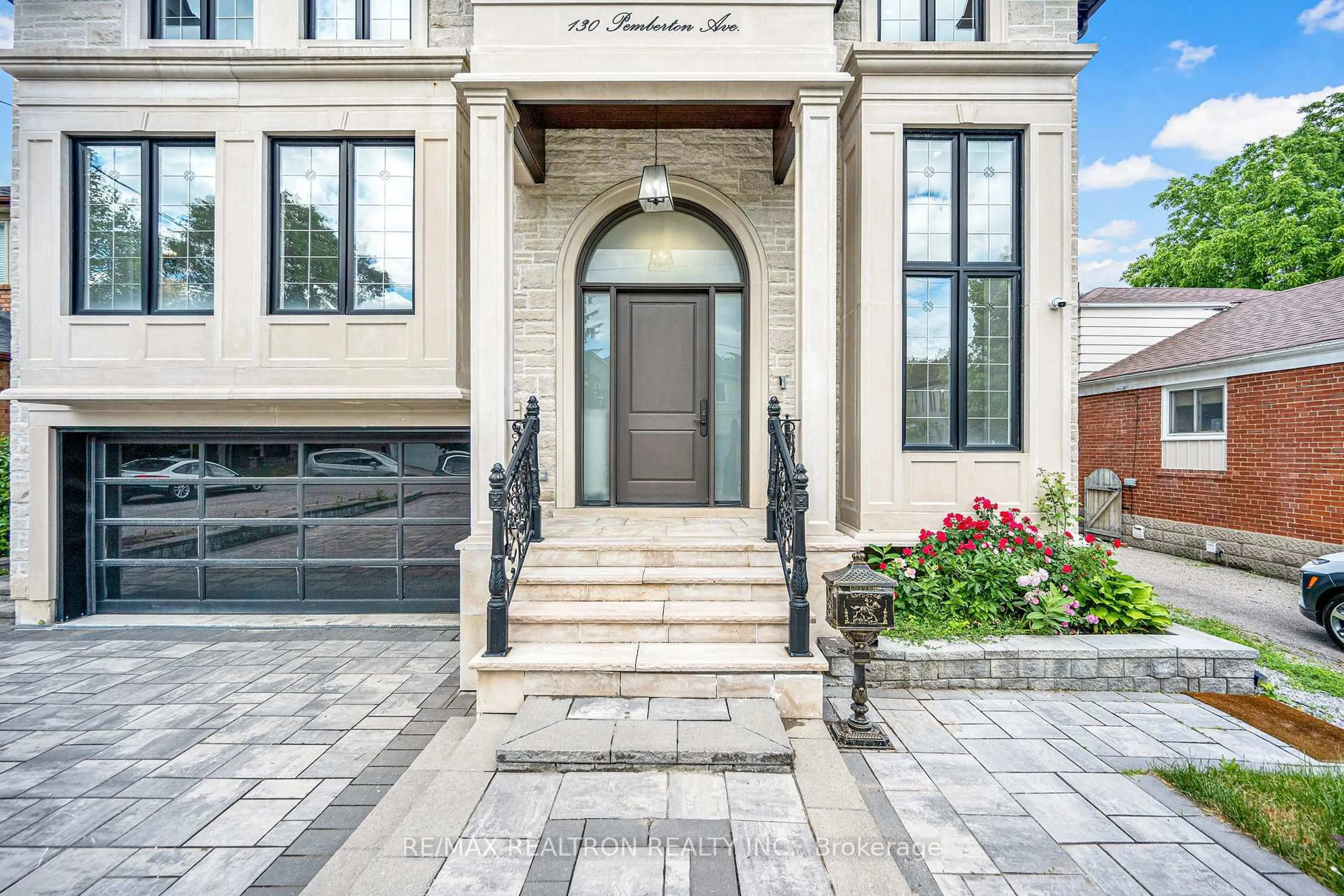 Indoor entryway for 130 Pemberton Ave, Toronto Ontario M2M 1Y7